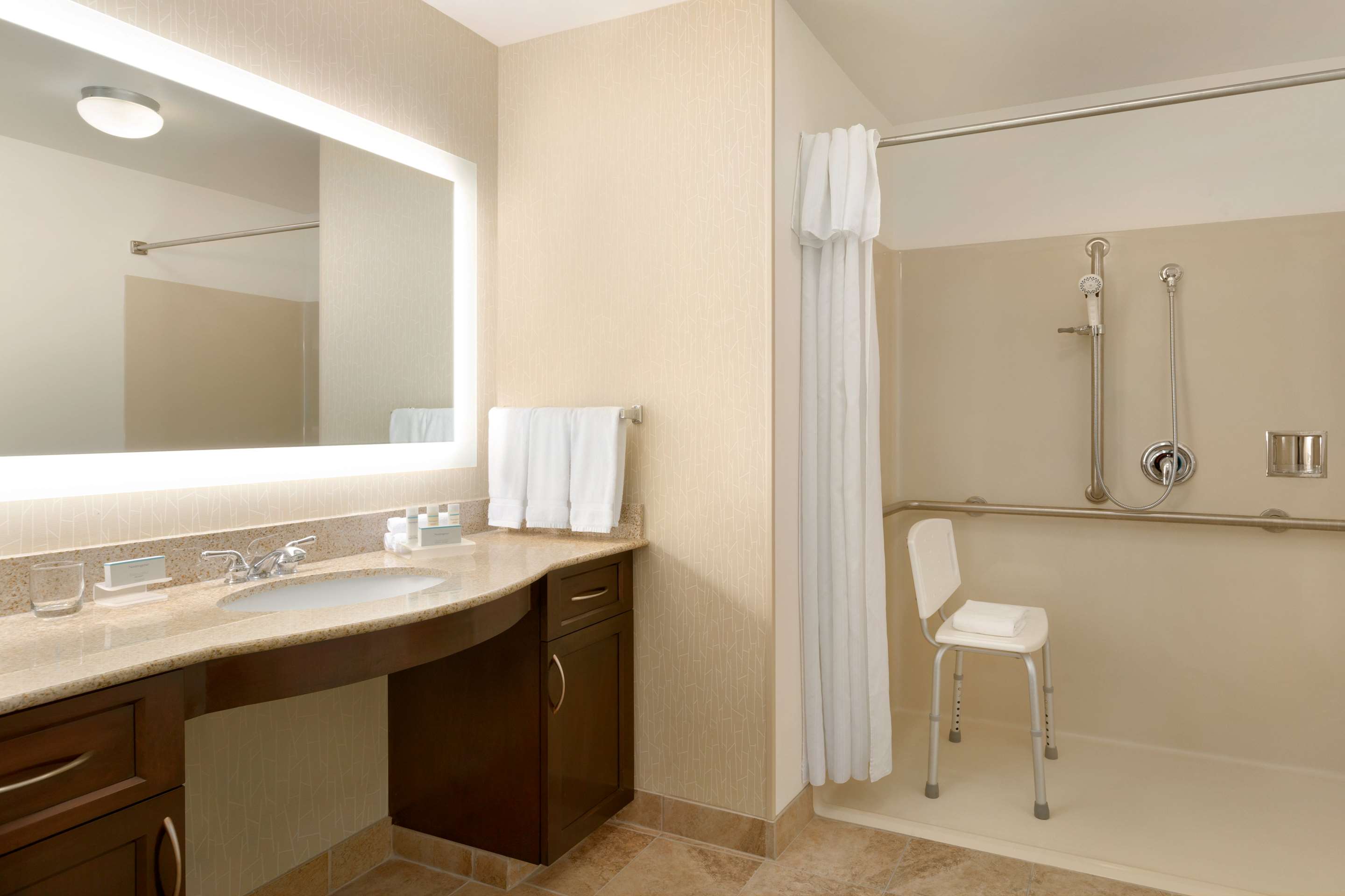 Guest room bath
