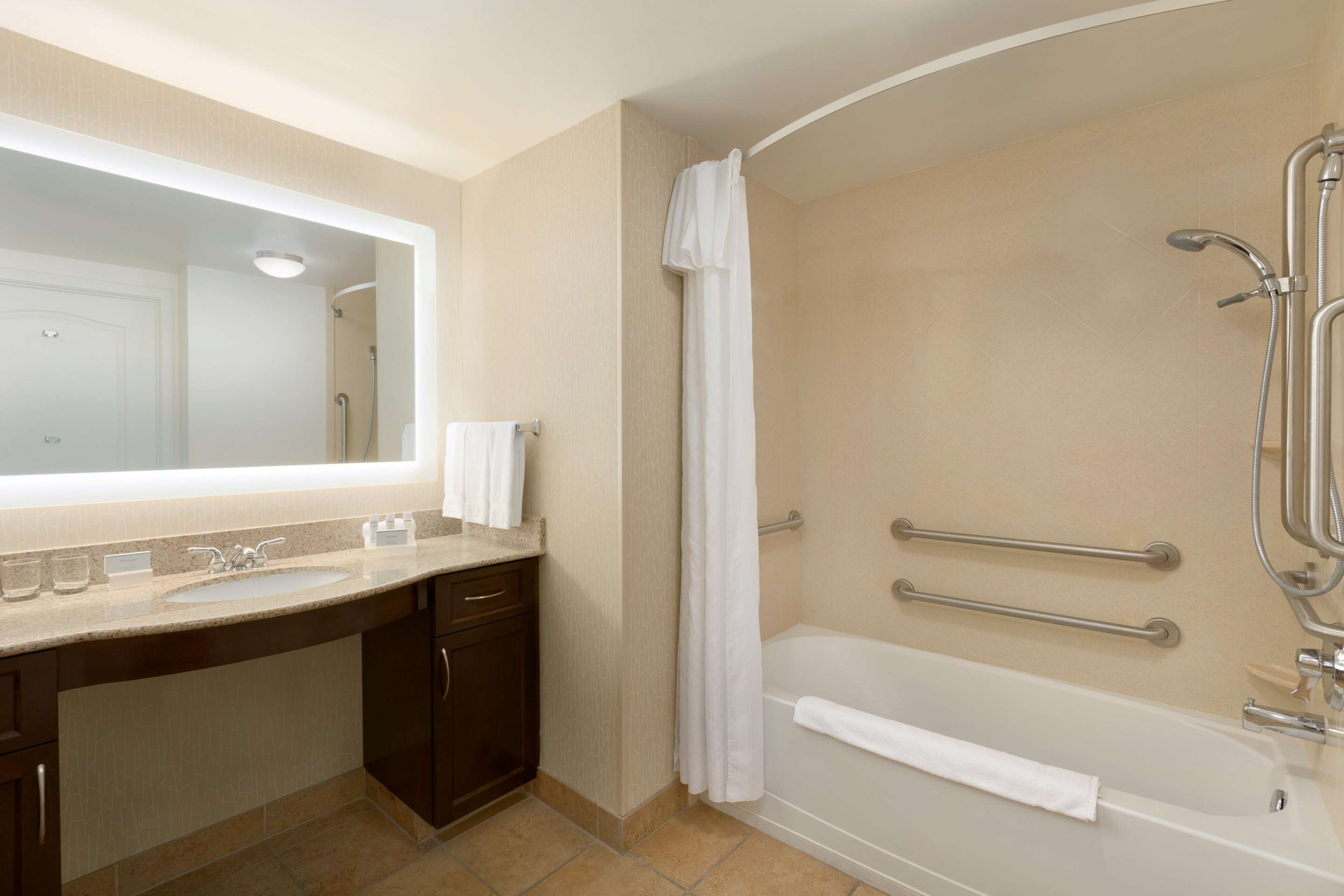 Guest room bath