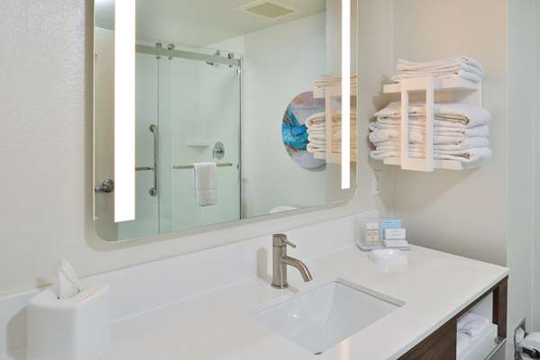  - Hampton Inn & Suites Las Vegas