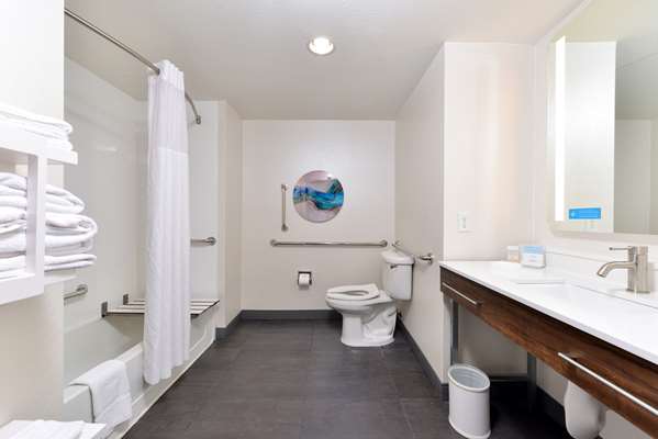  - Hampton Inn & Suites Las Vegas