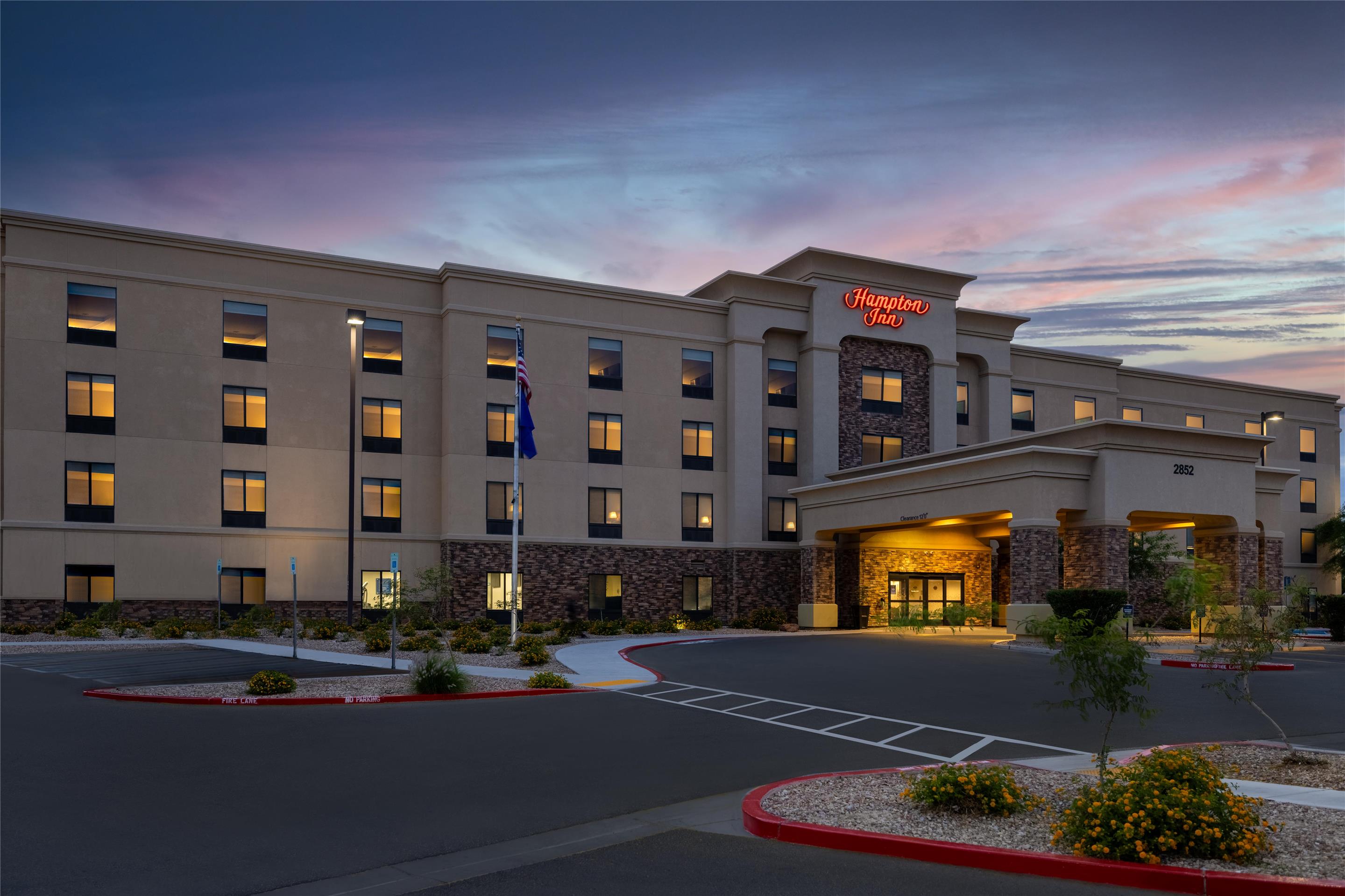 Exterior | Hampton Inn Las Vegas/North Speedway