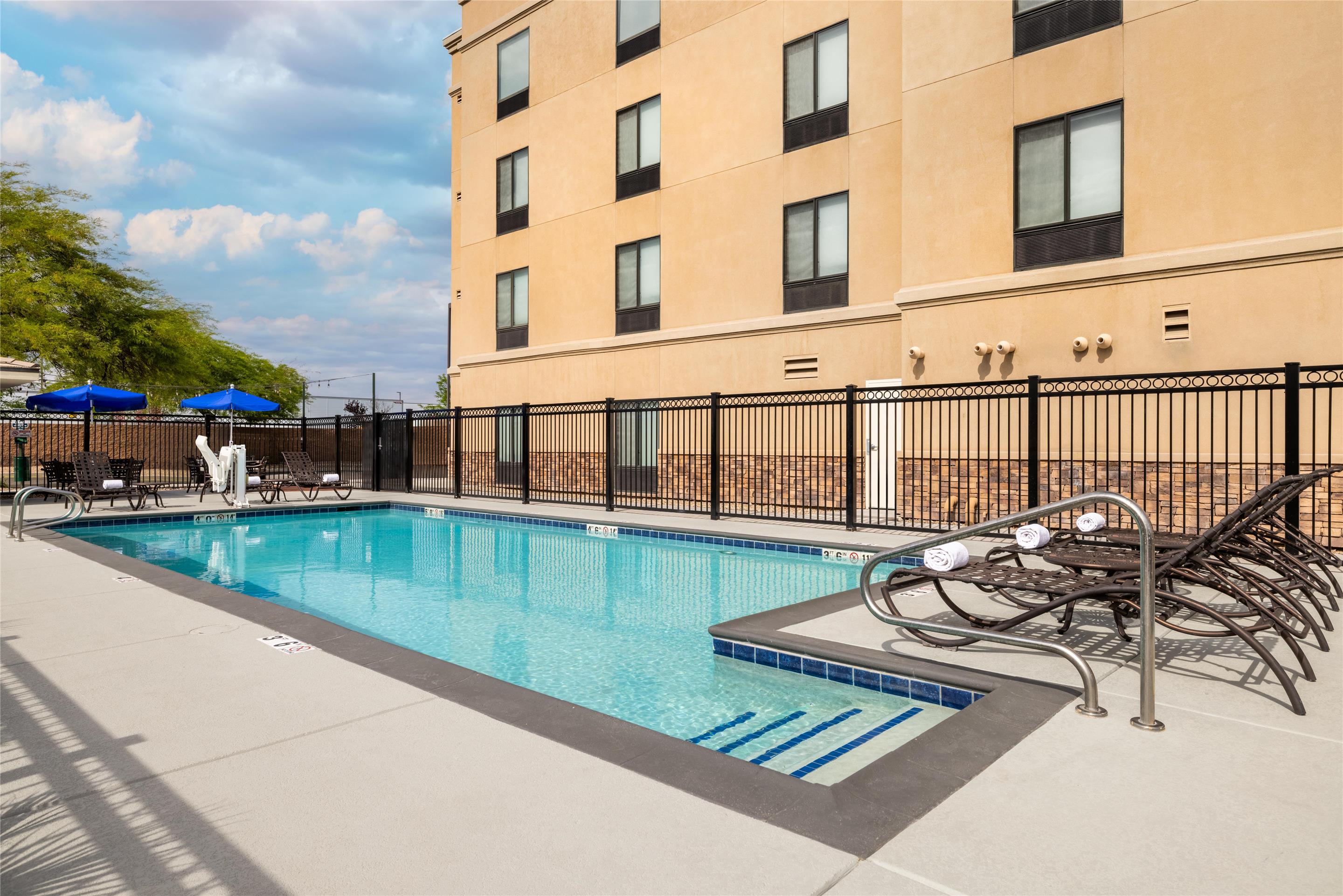 Pool | Hampton Inn Las Vegas/North Speedway