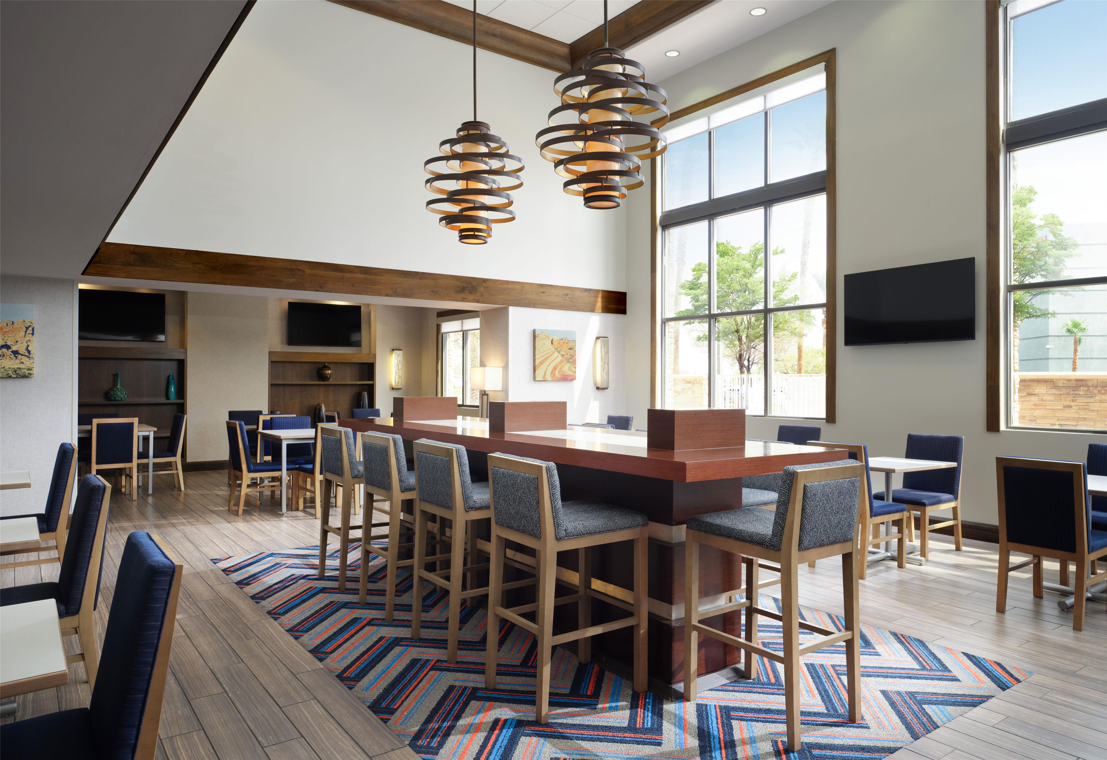 Lobby | Hampton Inn & Suites Las Vegas - Red Rock/Summerlin