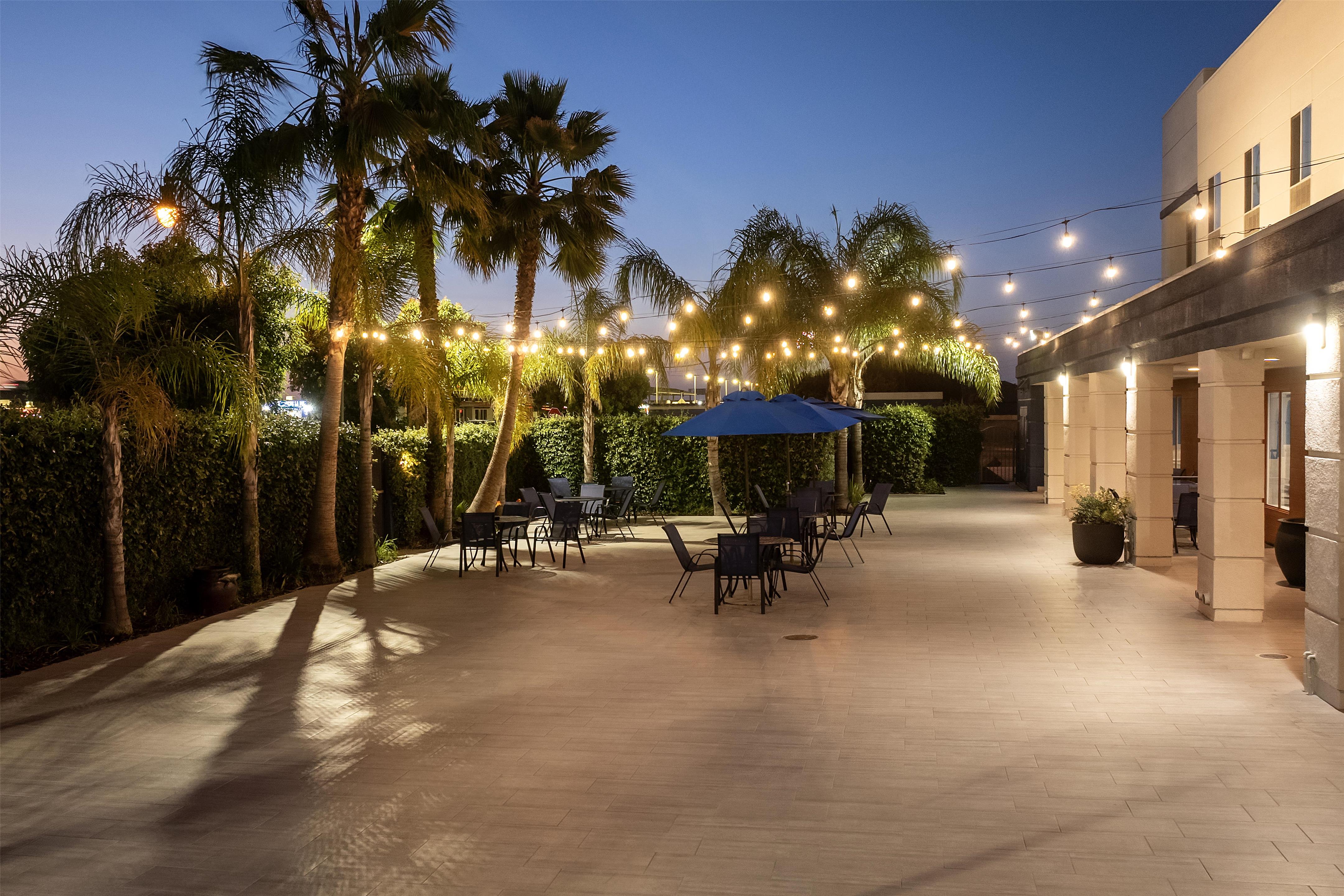 Exterior | Hampton Inn & Suites Lathrop