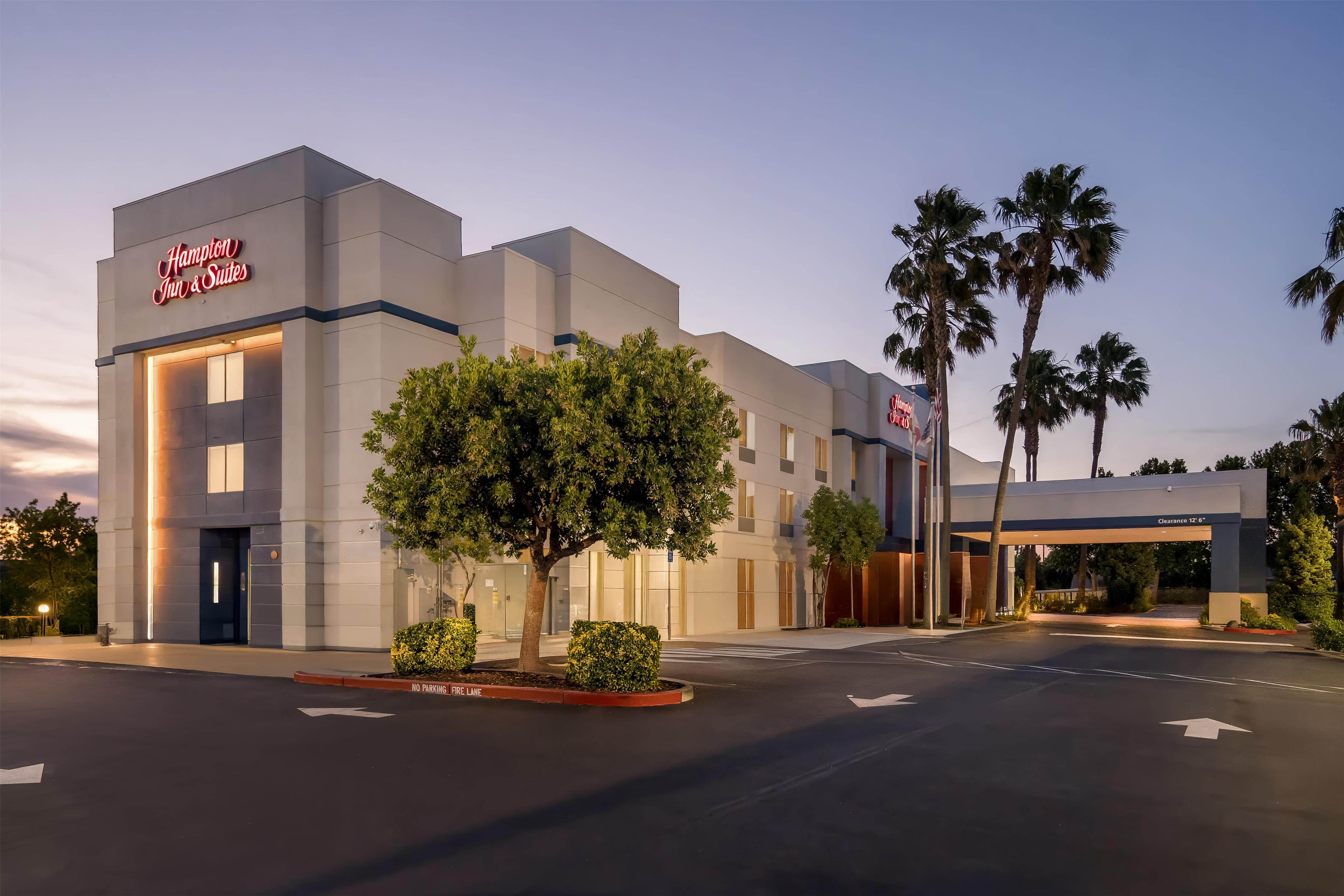 Exterior | Hampton Inn & Suites Lathrop