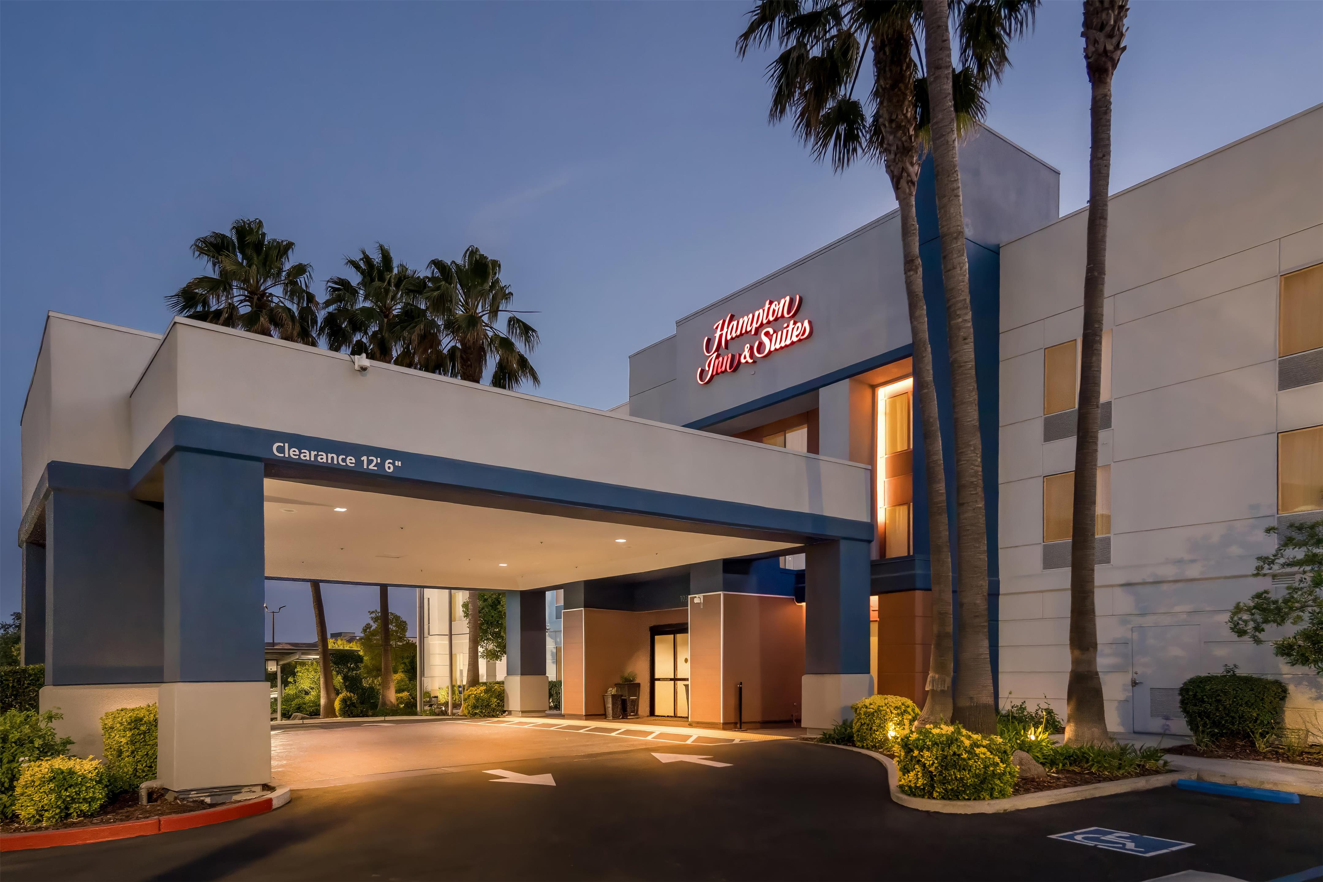 Exterior | Hampton Inn & Suites Lathrop
