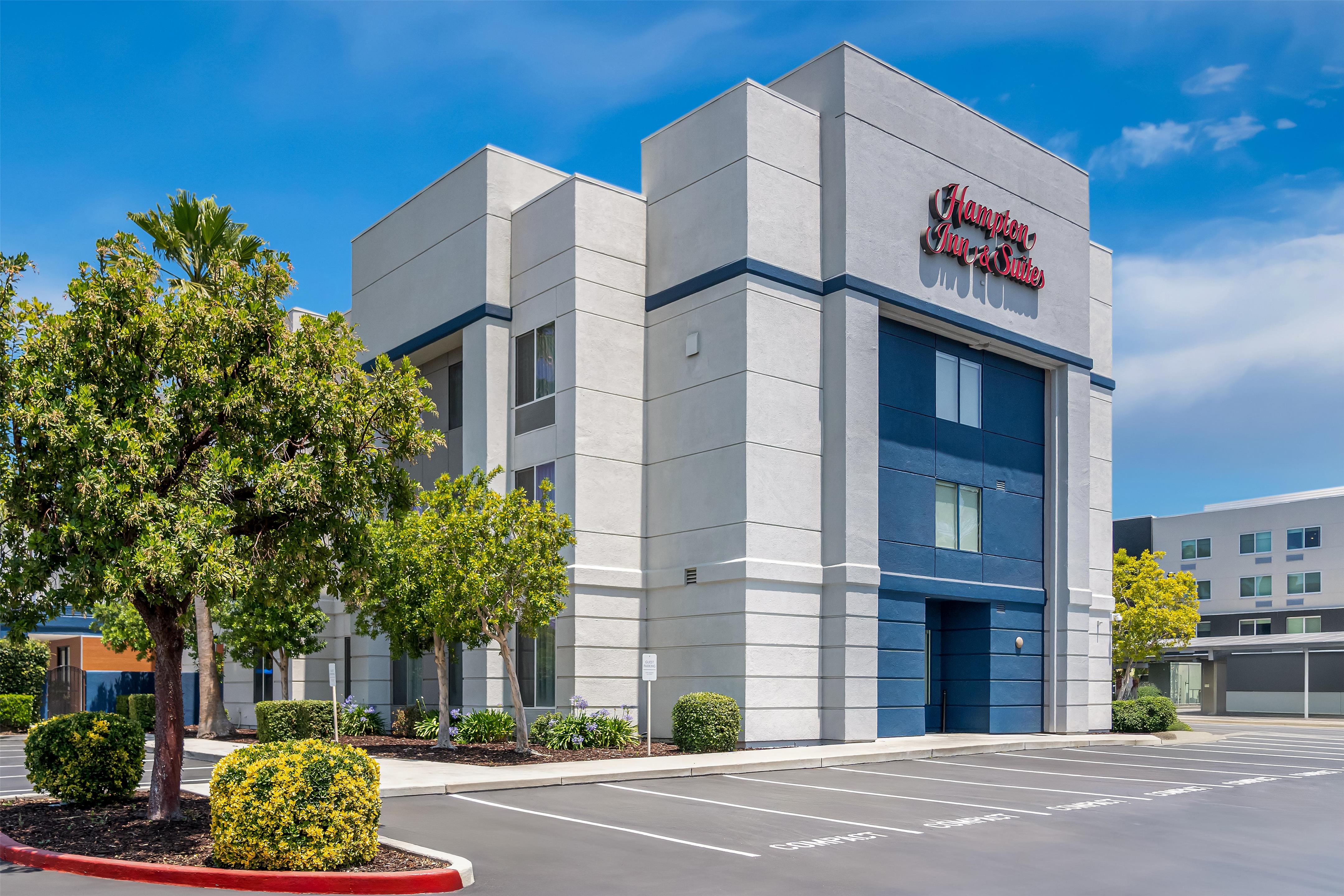 Exterior | Hampton Inn & Suites Lathrop