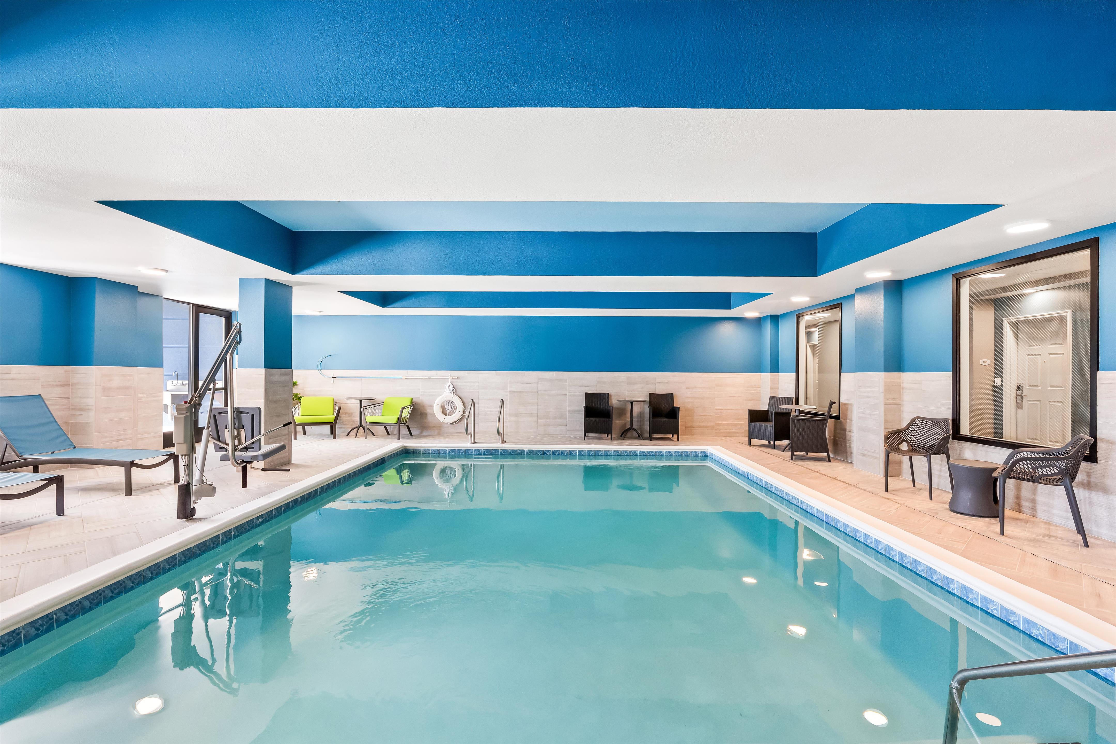 Pool | Hampton Inn & Suites Lathrop