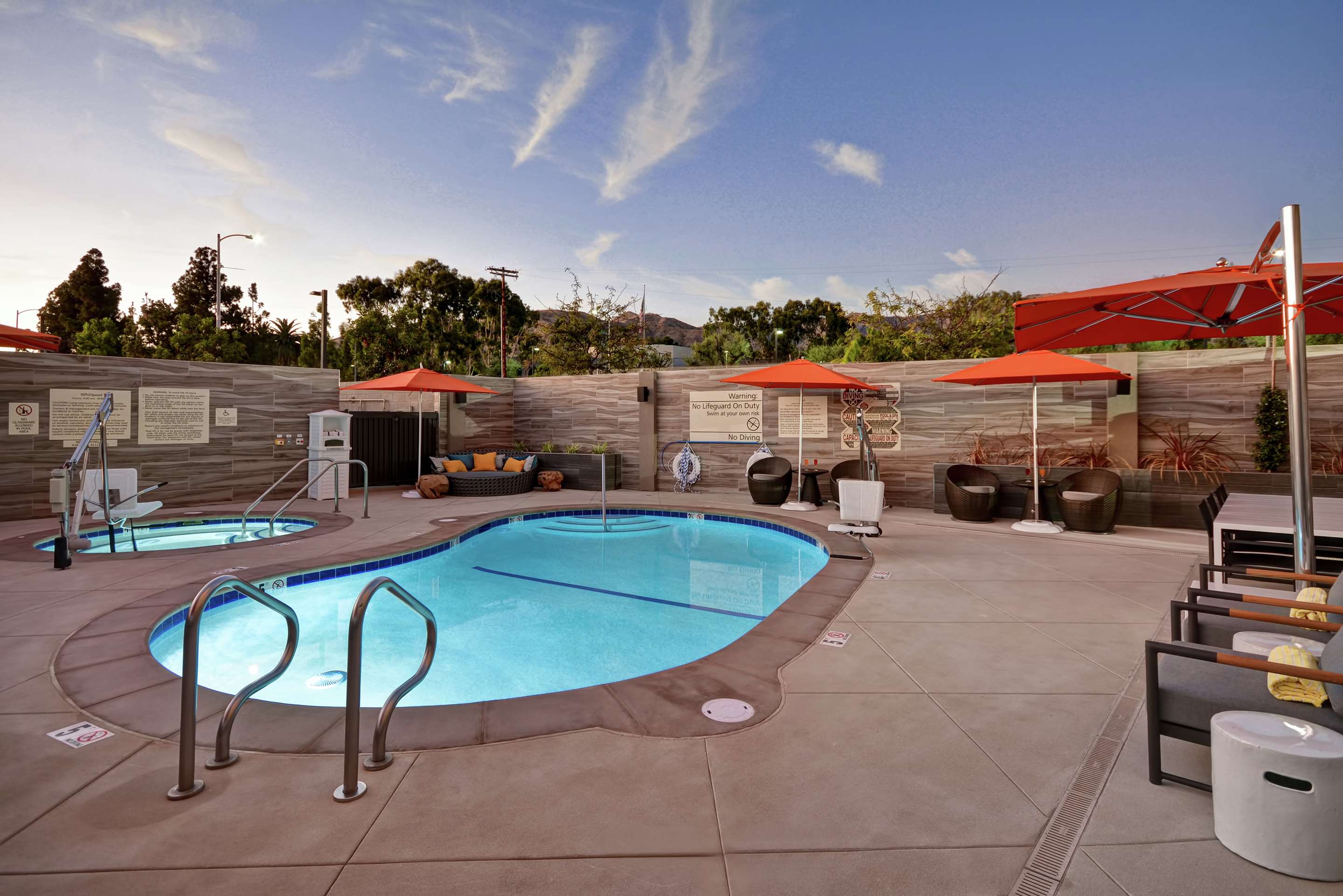 Pool | Hampton Inn & Suites Los Angeles Burbank Airport