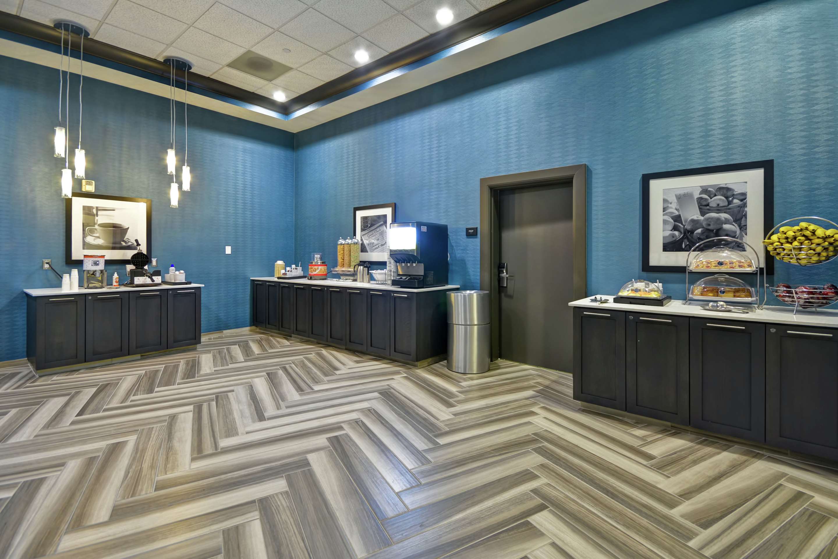 Restaurant | Hampton Inn & Suites Los Angeles Burbank Airport