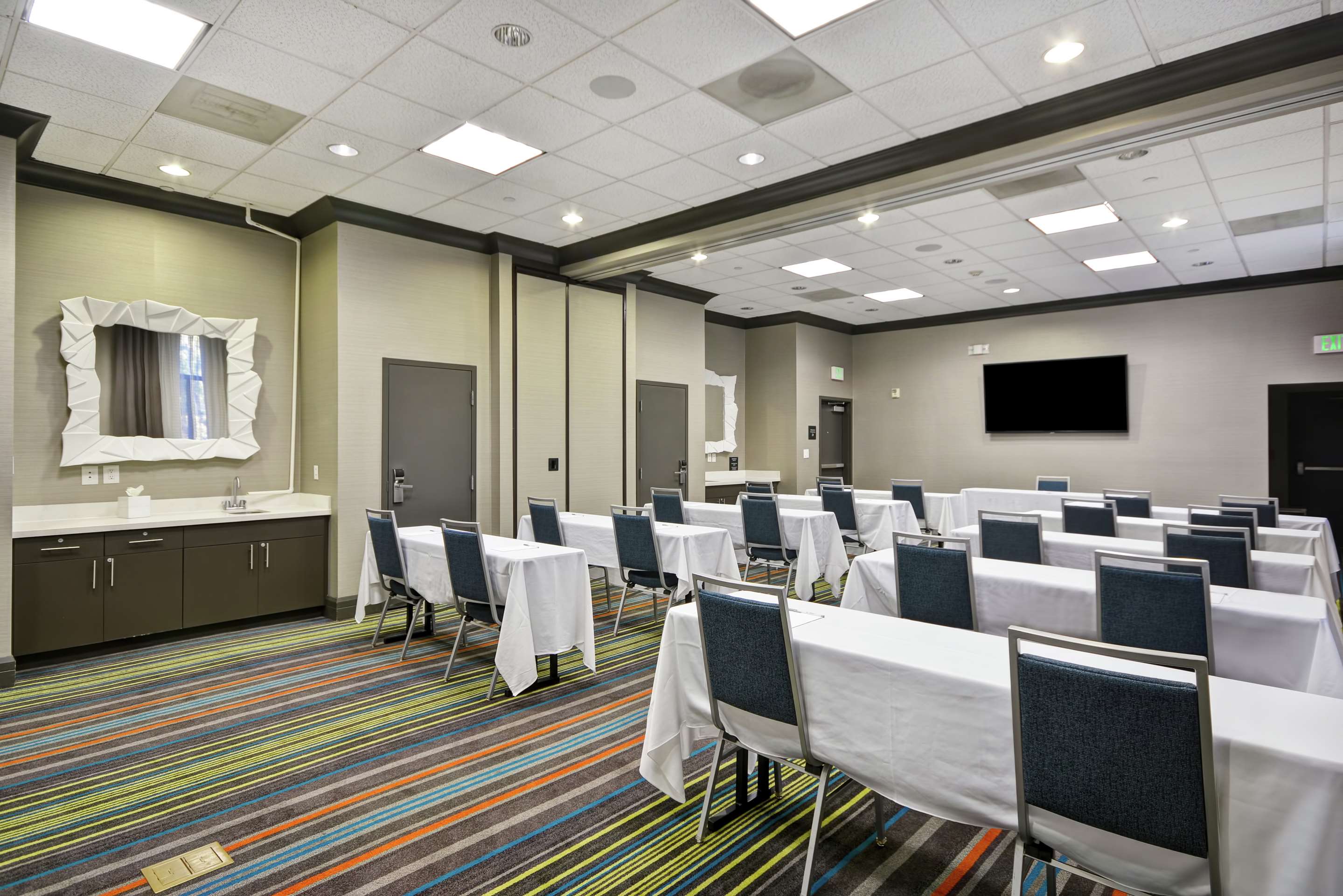 Meeting Room | Hampton Inn & Suites Los Angeles Burbank Airport