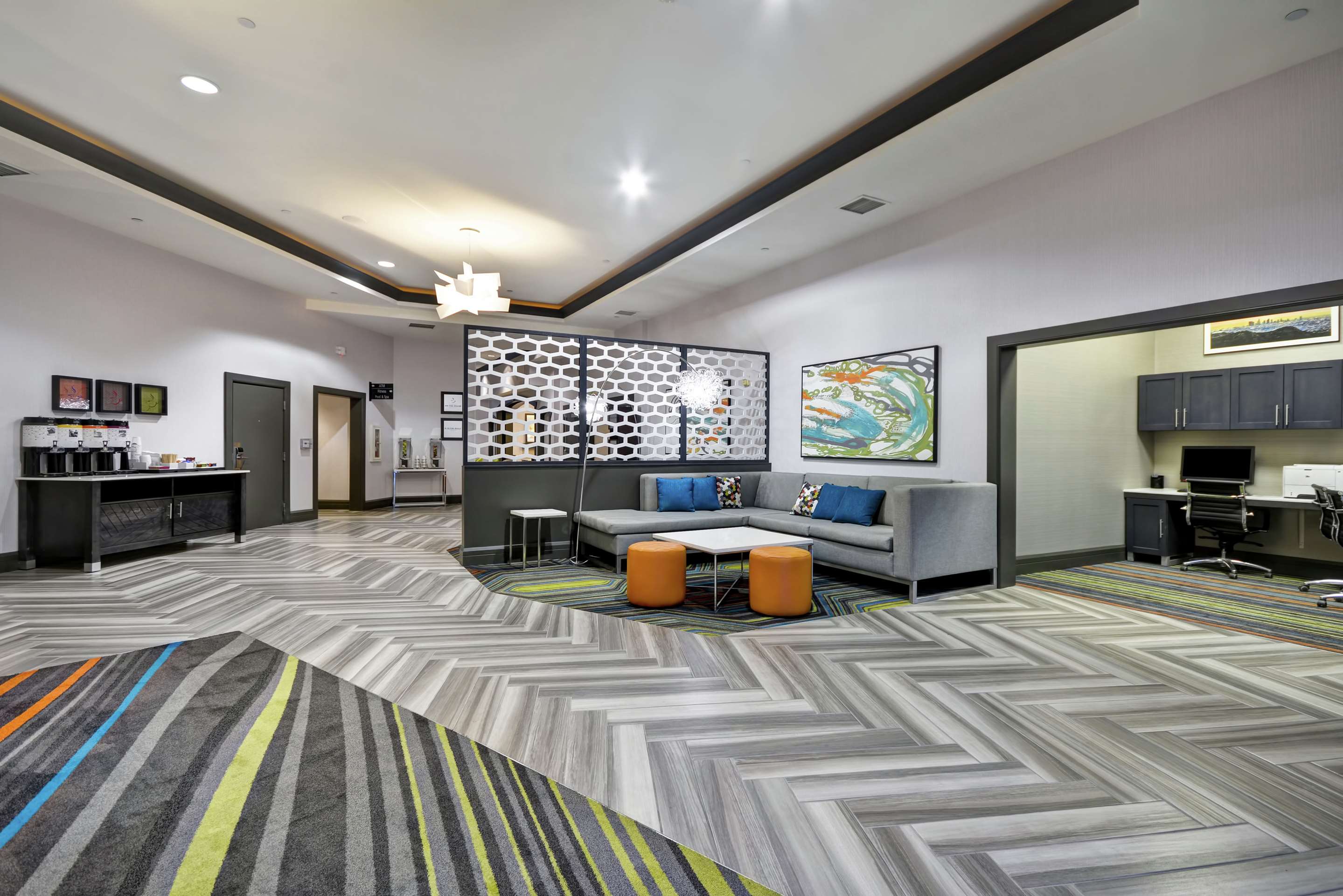 Lobby | Hampton Inn & Suites Los Angeles Burbank Airport