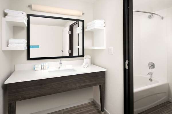  - Hampton Inn & Suites Garden Grove