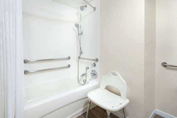  - Hampton Inn & Suites Garden Grove