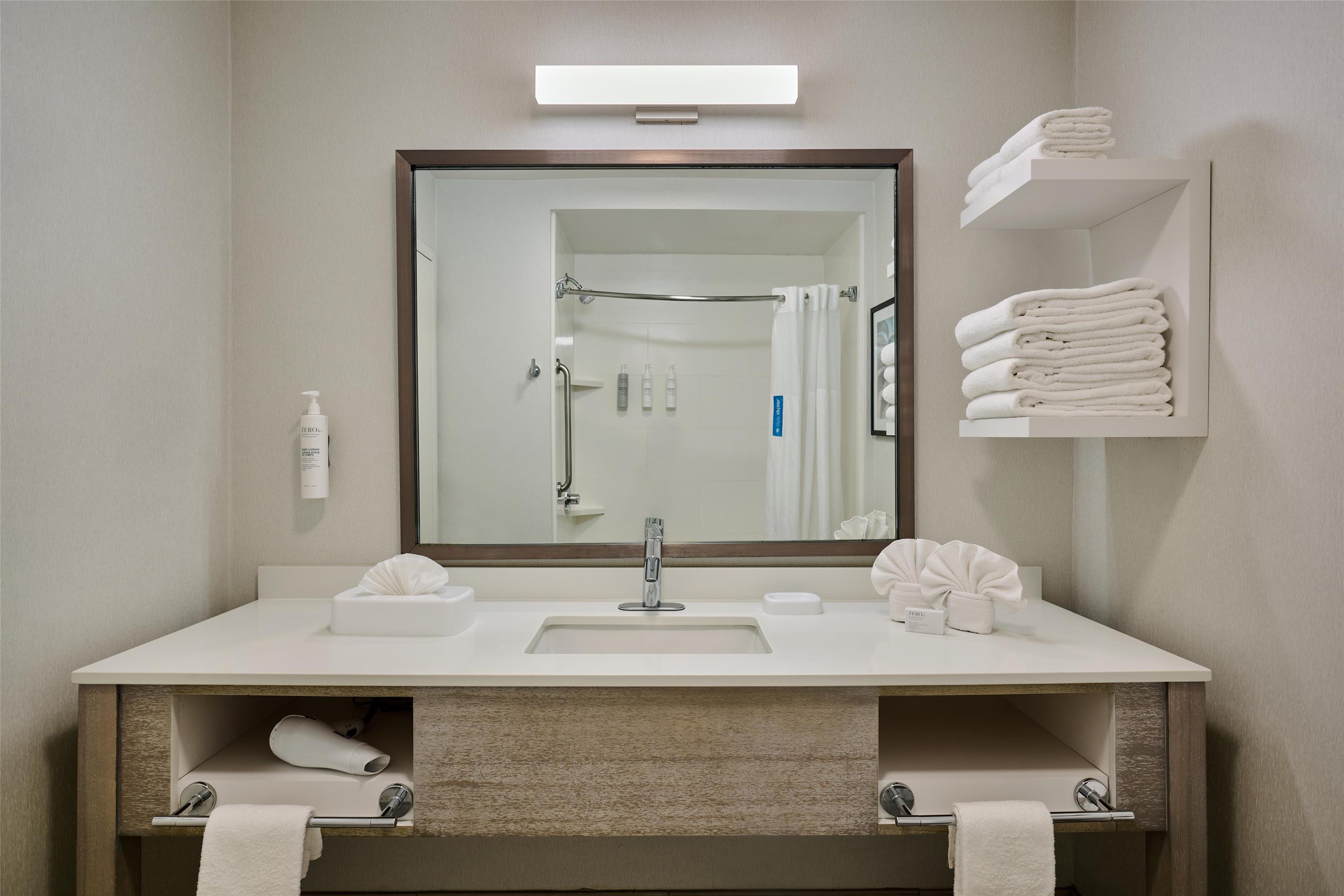 Guest room bath