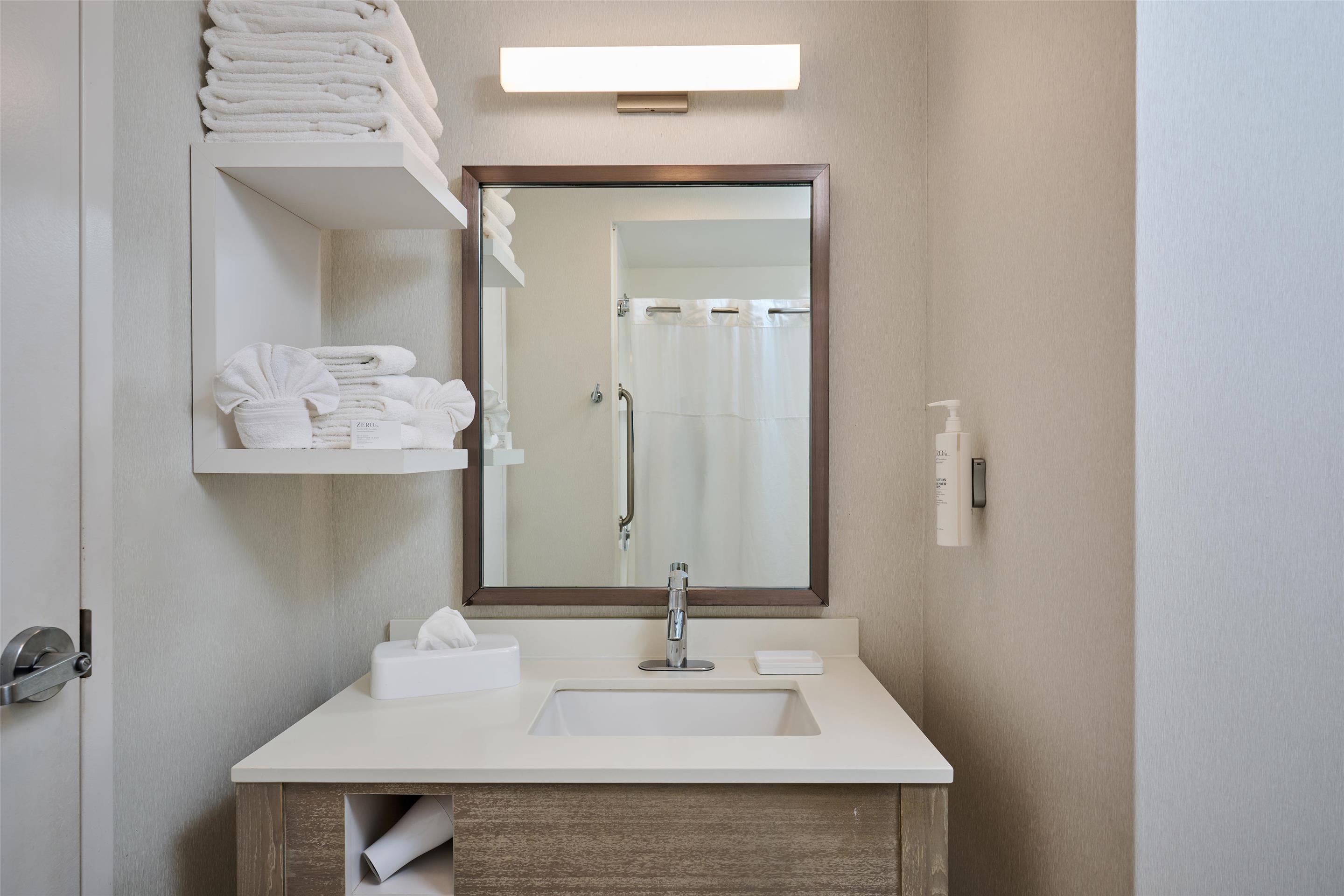 Guest room bath