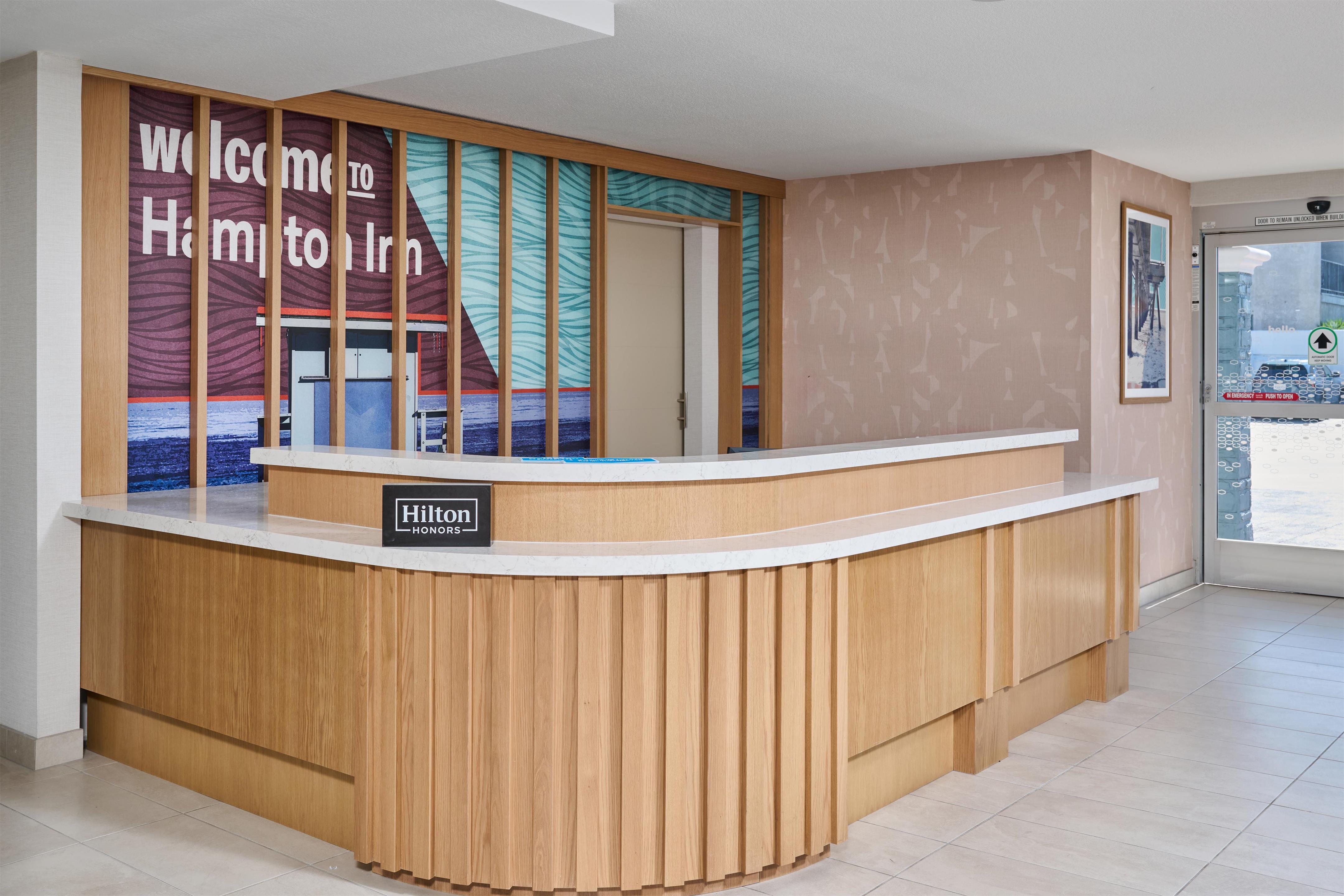 Lobby | Hampton Inn & Suites Hermosa Beach