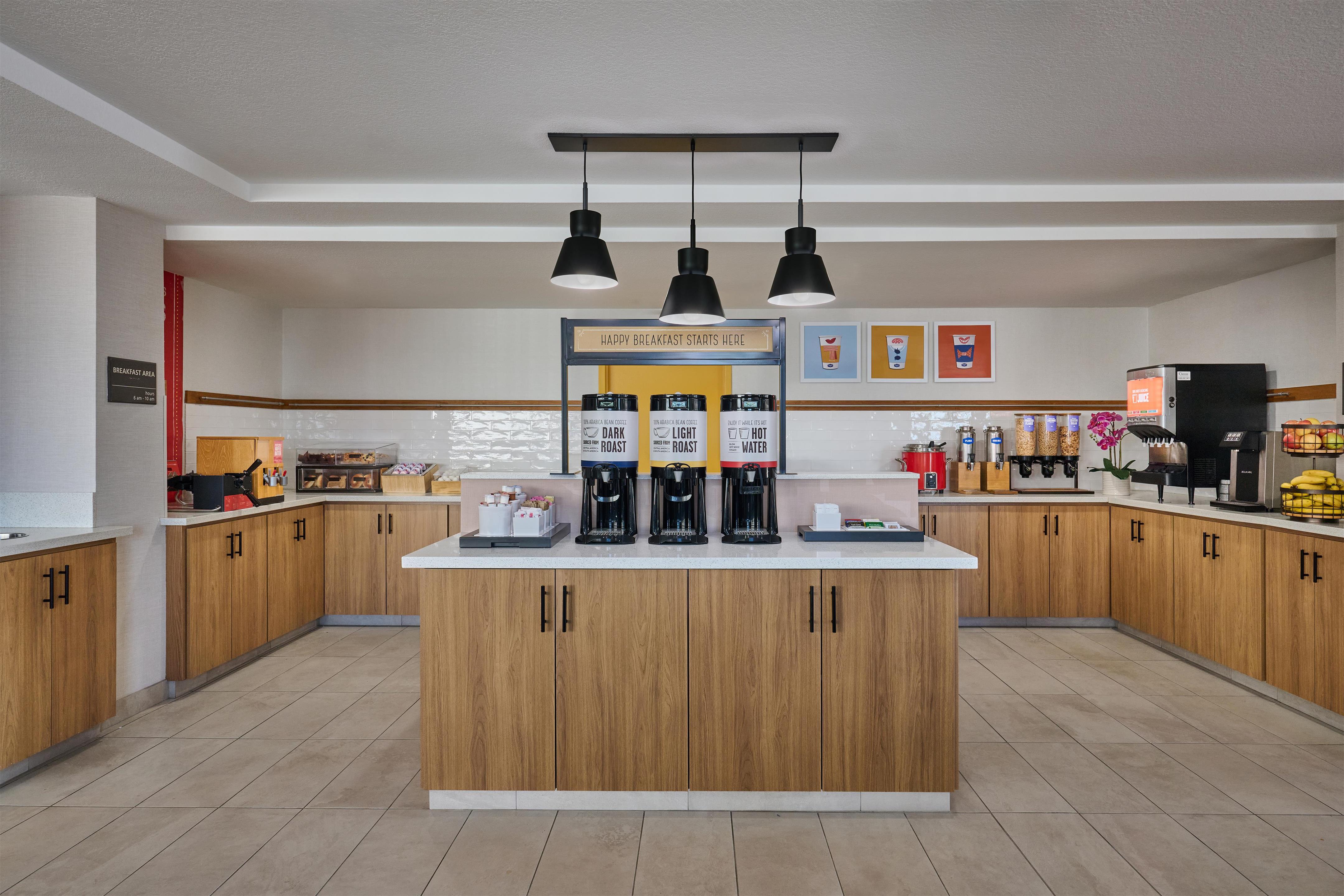 Lobby | Hampton Inn & Suites Hermosa Beach