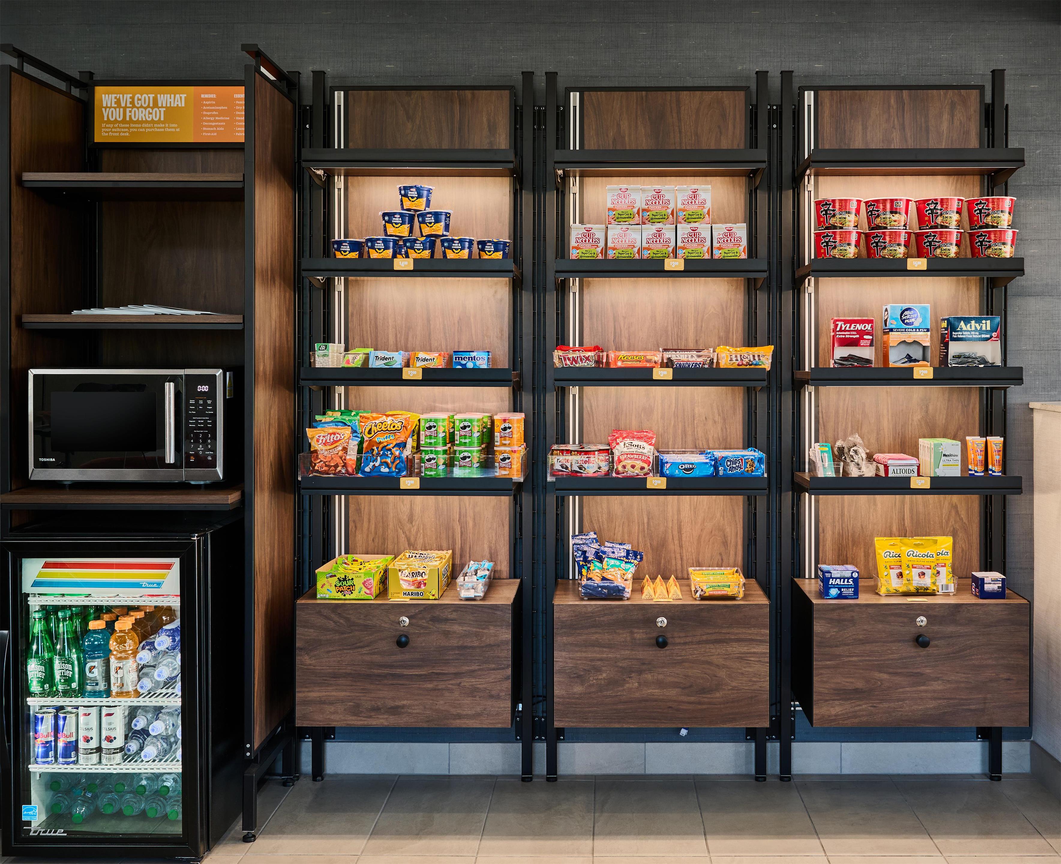 Lobby | Hampton Inn & Suites Hermosa Beach