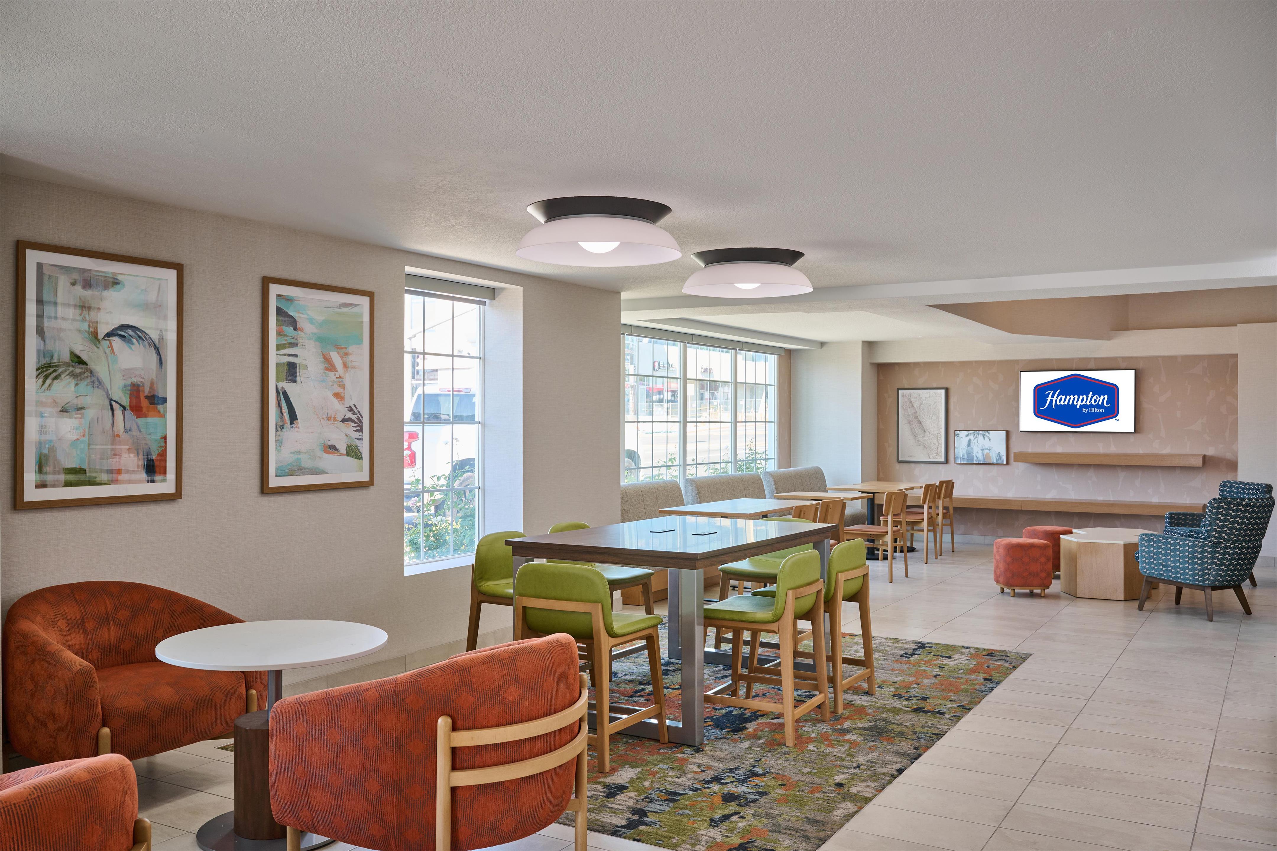 Lobby | Hampton Inn & Suites Hermosa Beach