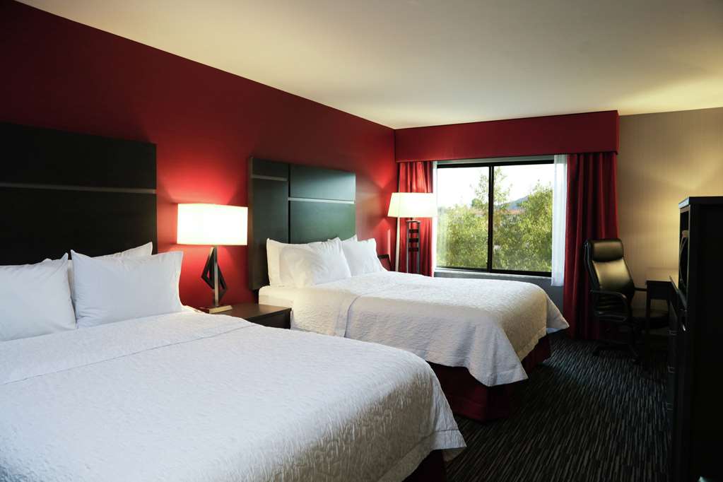 Springhill Suites by Marriott Temecula Wine Country - Tap to explore photos