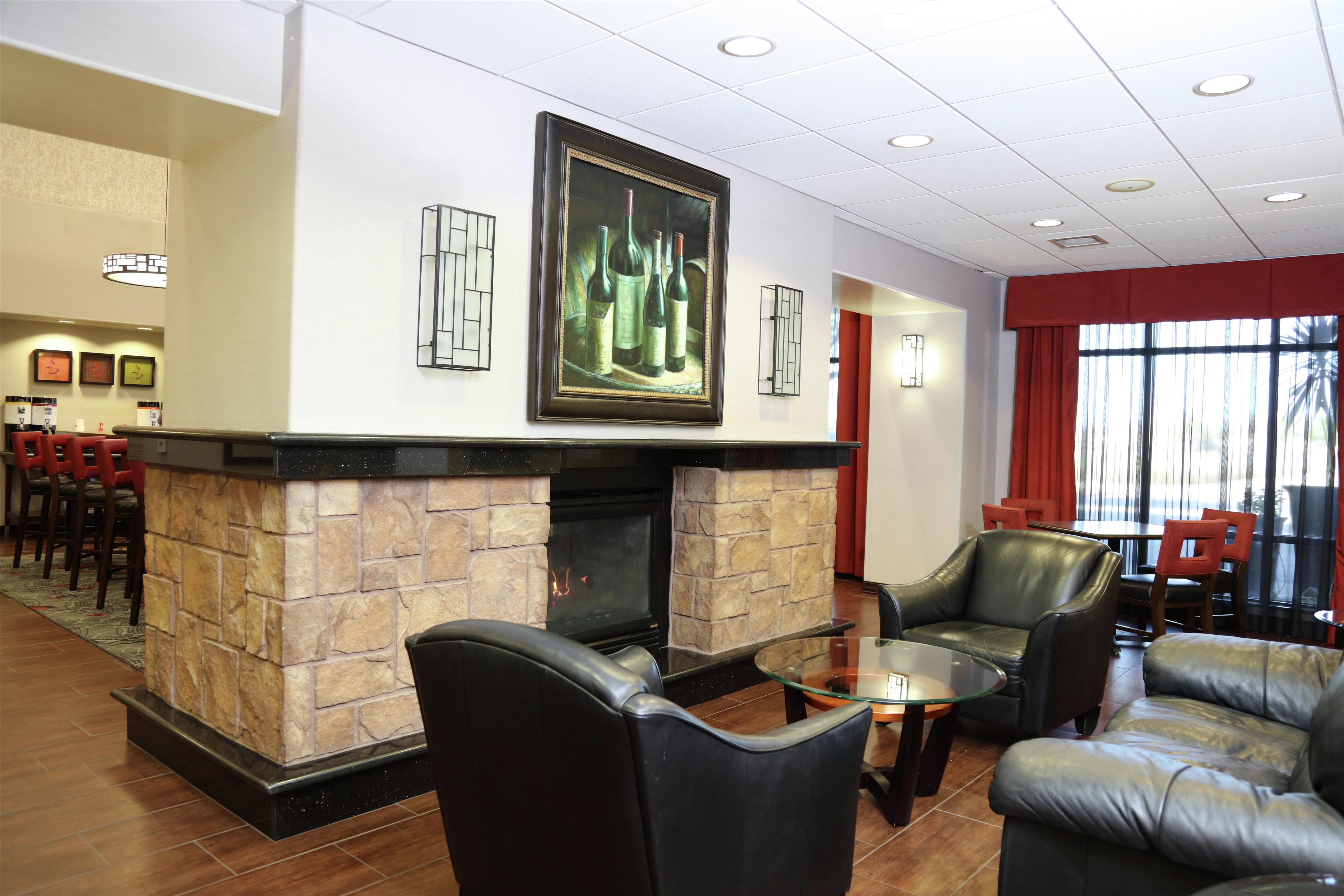 Lobby | Hampton Inn & Suites Temecula