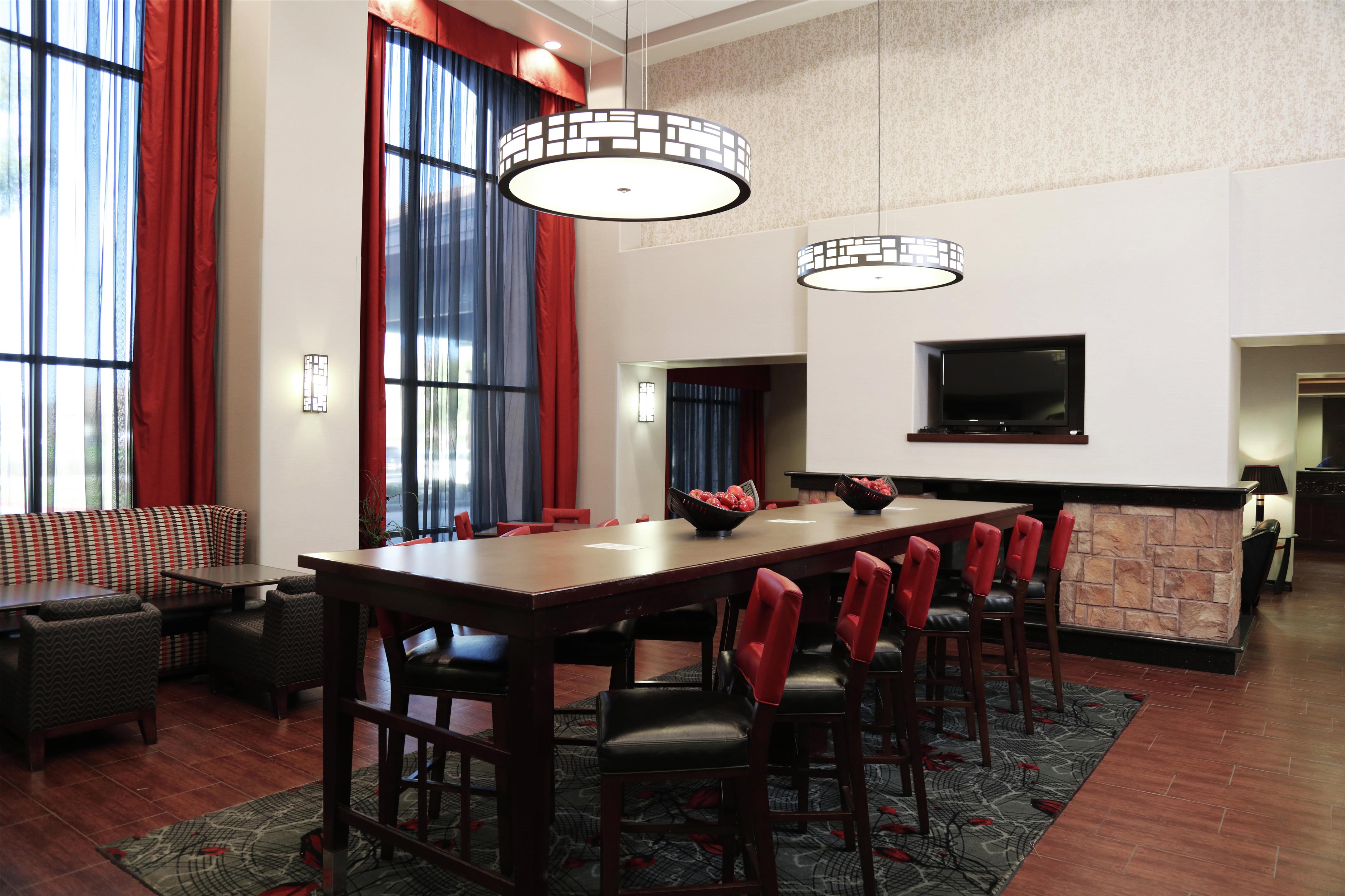 Restaurant | Hampton Inn & Suites Temecula