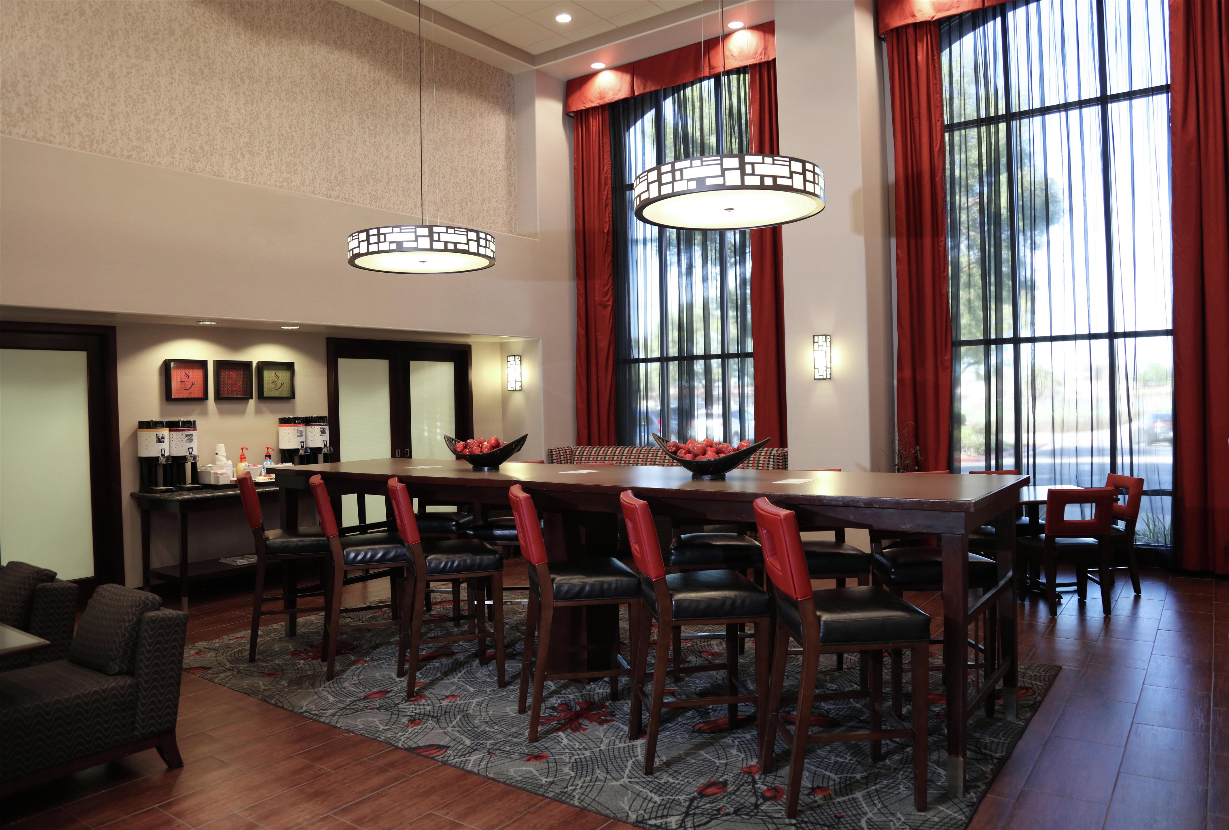 Lobby | Hampton Inn & Suites Temecula