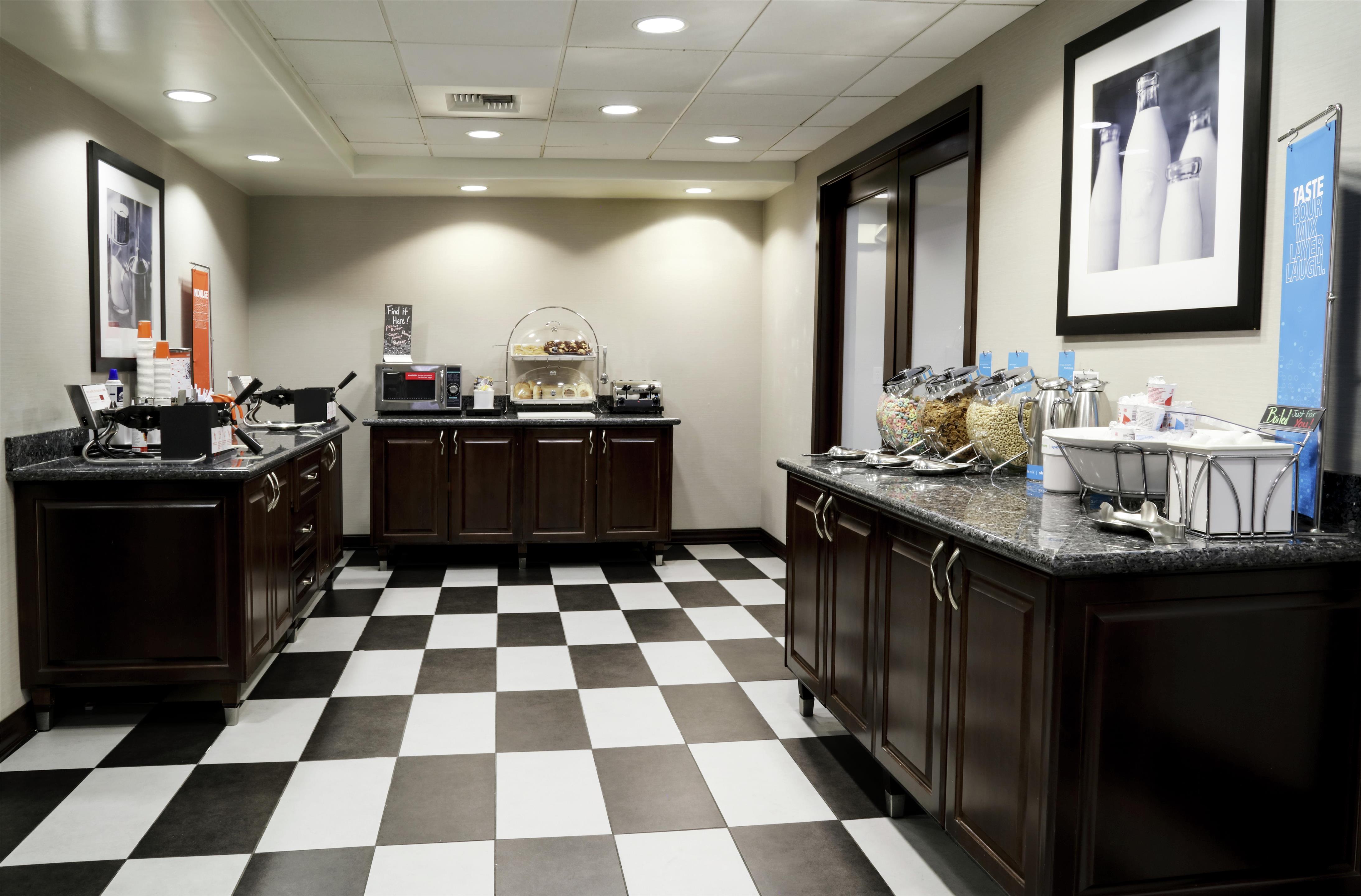 Restaurant | Hampton Inn & Suites Temecula
