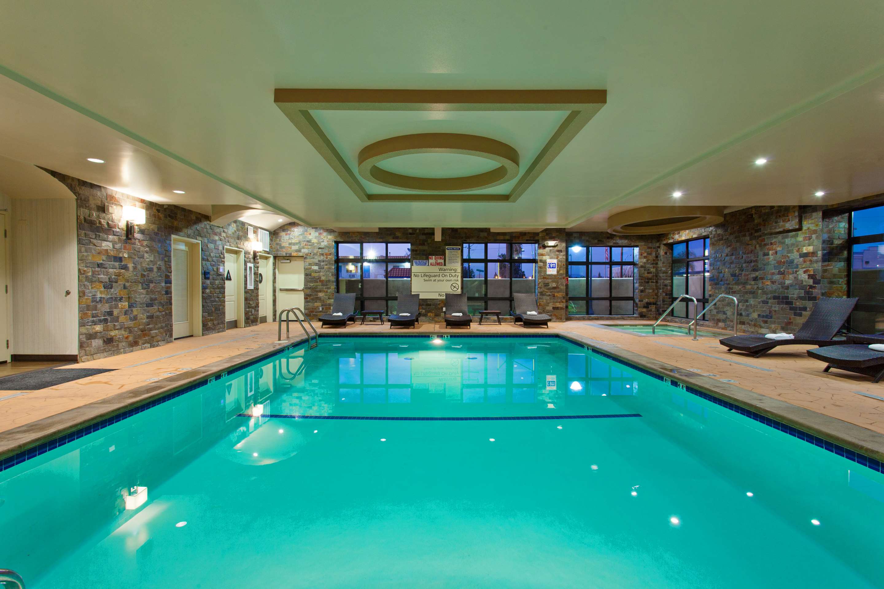 Pool | Hampton Inn Los Angeles Int'l Airport/Hawthorne