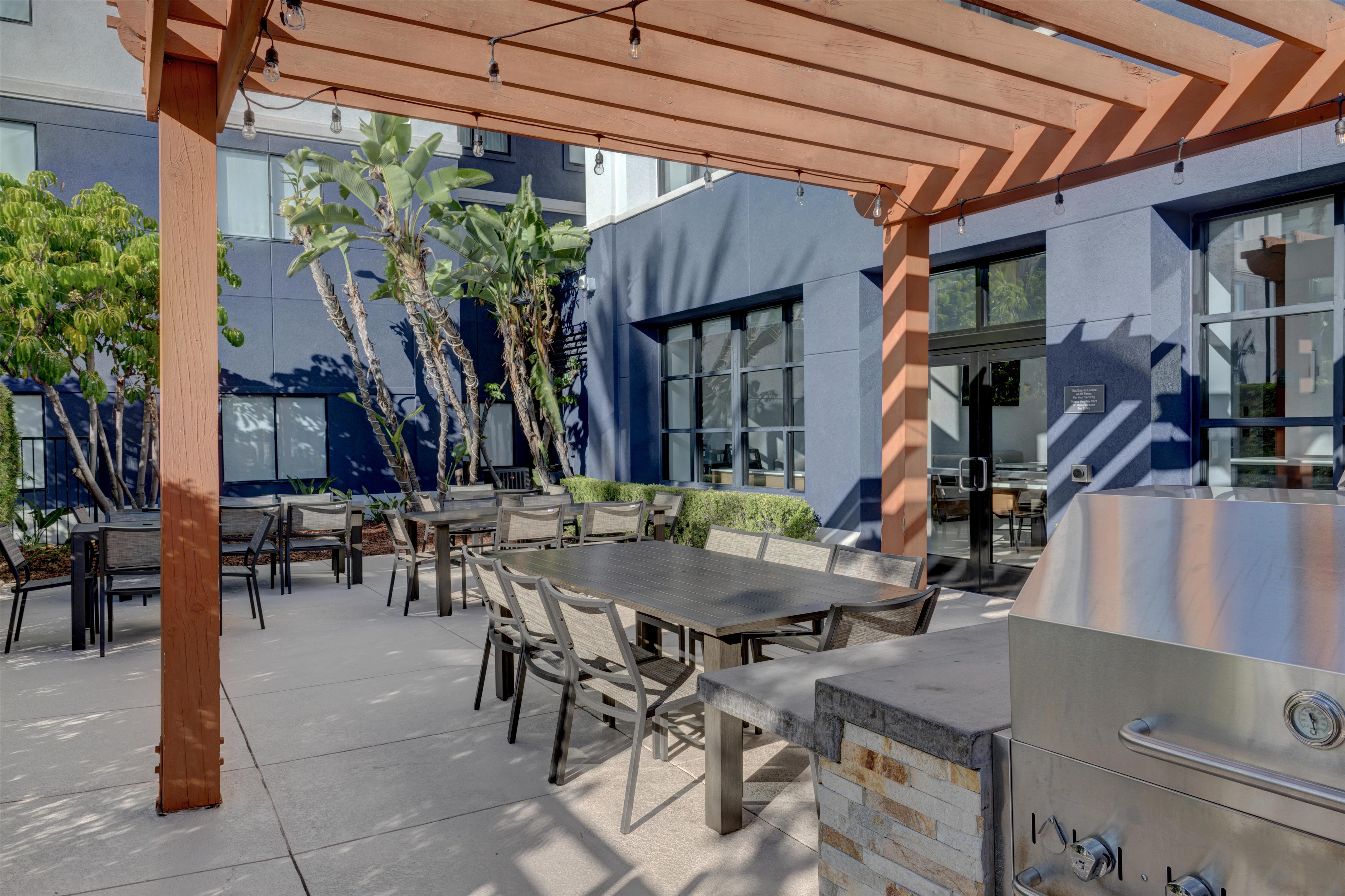 Exterior | Homewood Suites by Hilton Anaheim-Main Gate Area