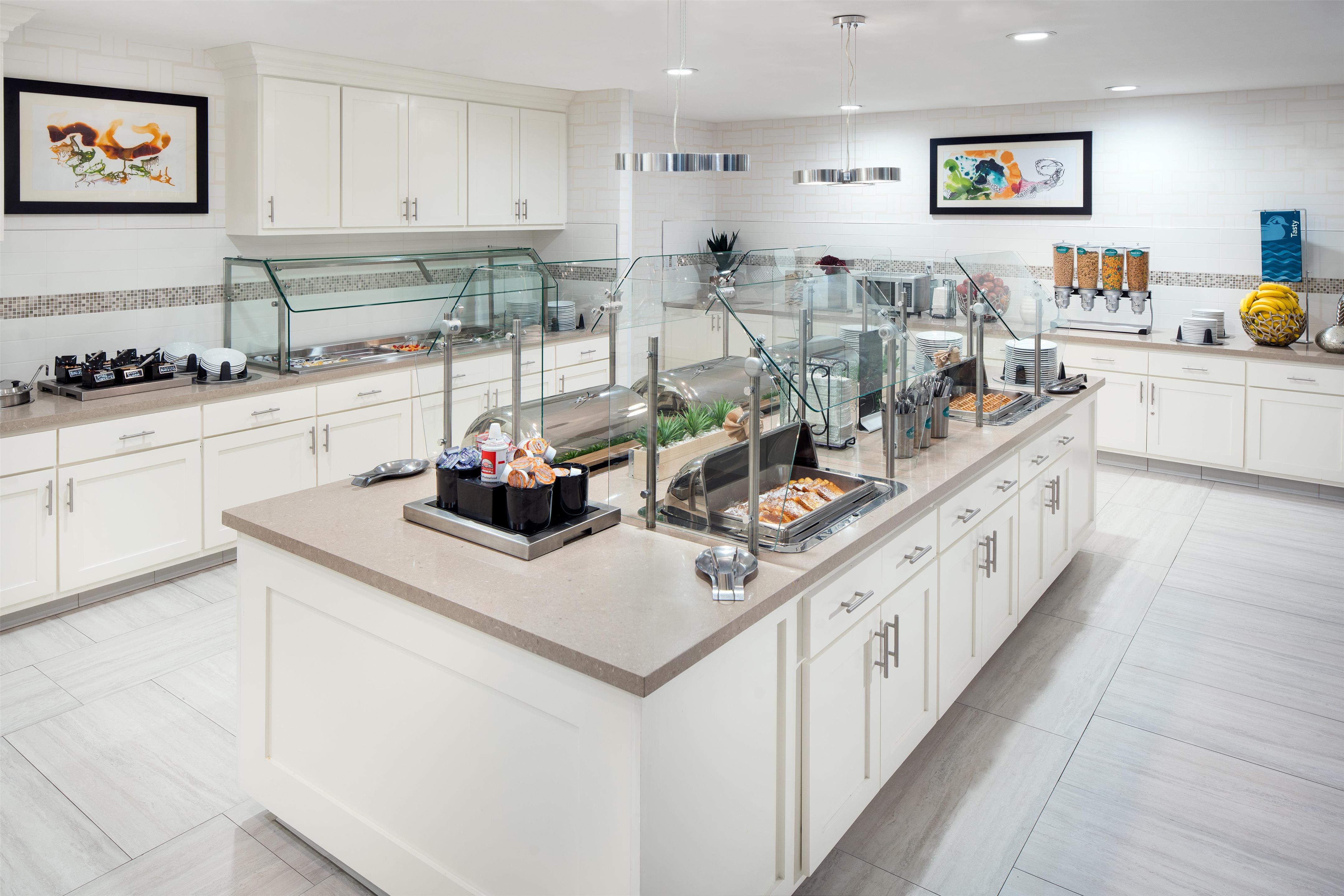 Breakfast Area | Homewood Suites by Hilton Anaheim-Main Gate Area