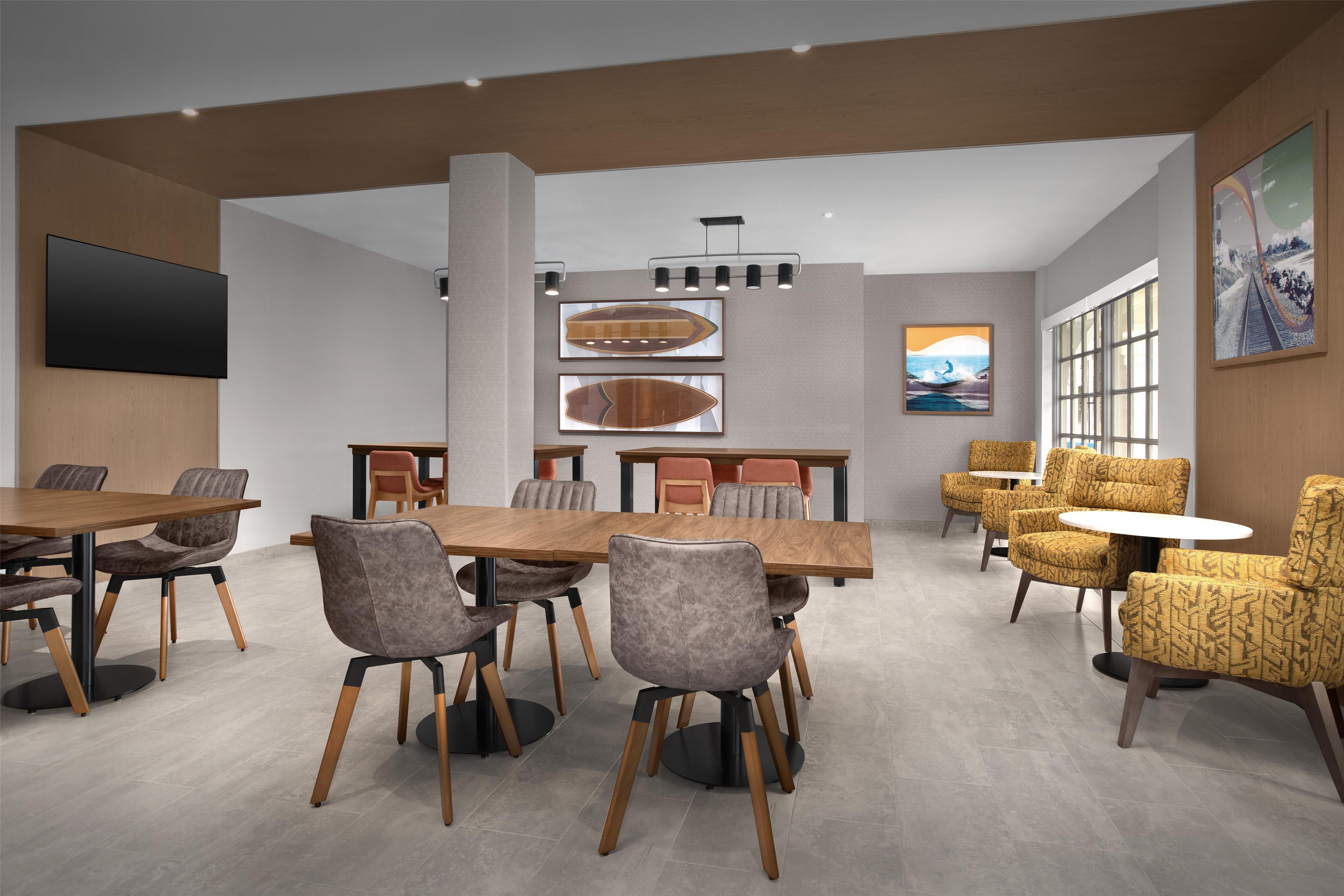 Breakfast Area | Hampton Inn & Suites San Clemente