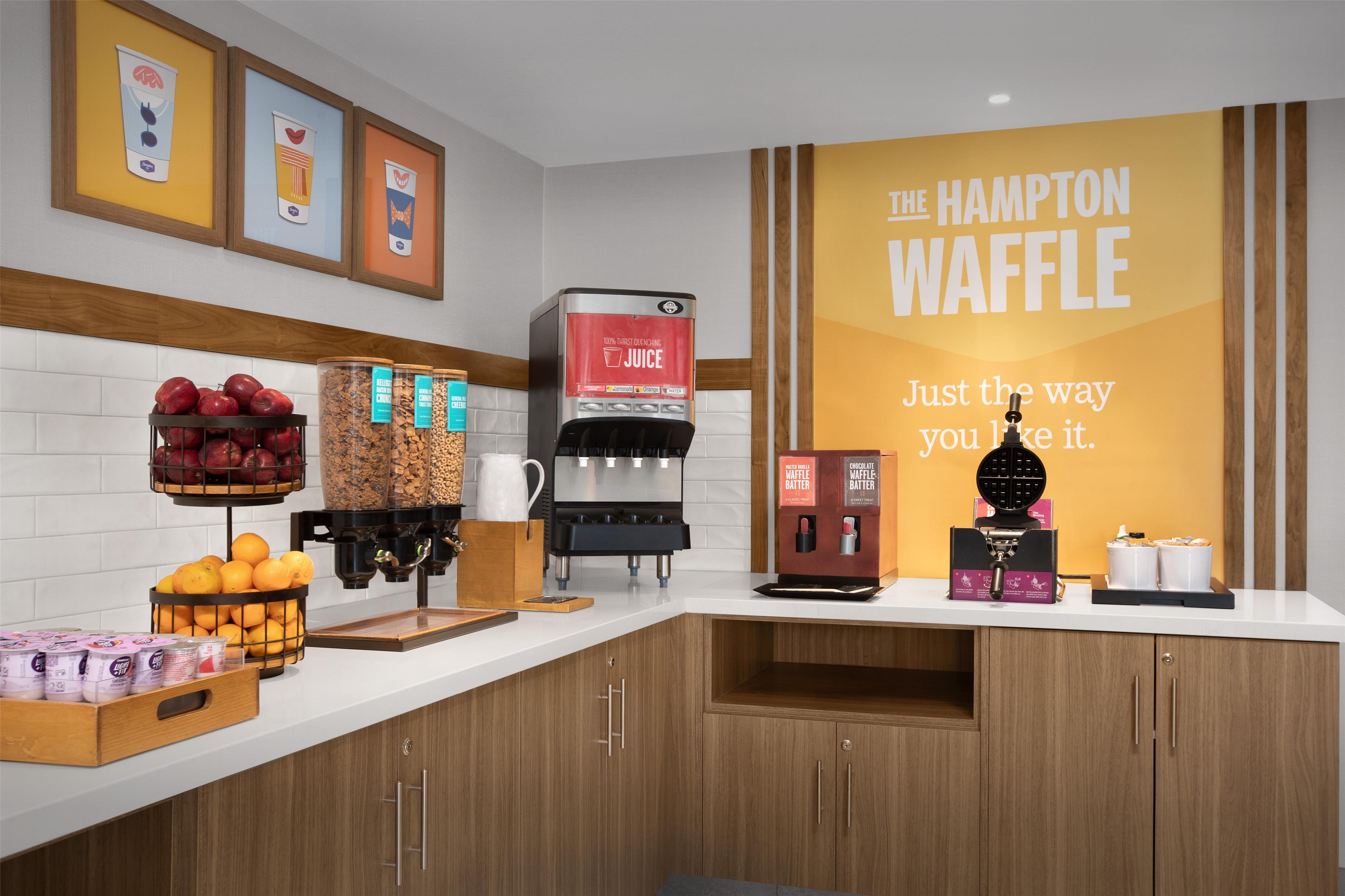 Breakfast Area | Hampton Inn & Suites San Clemente