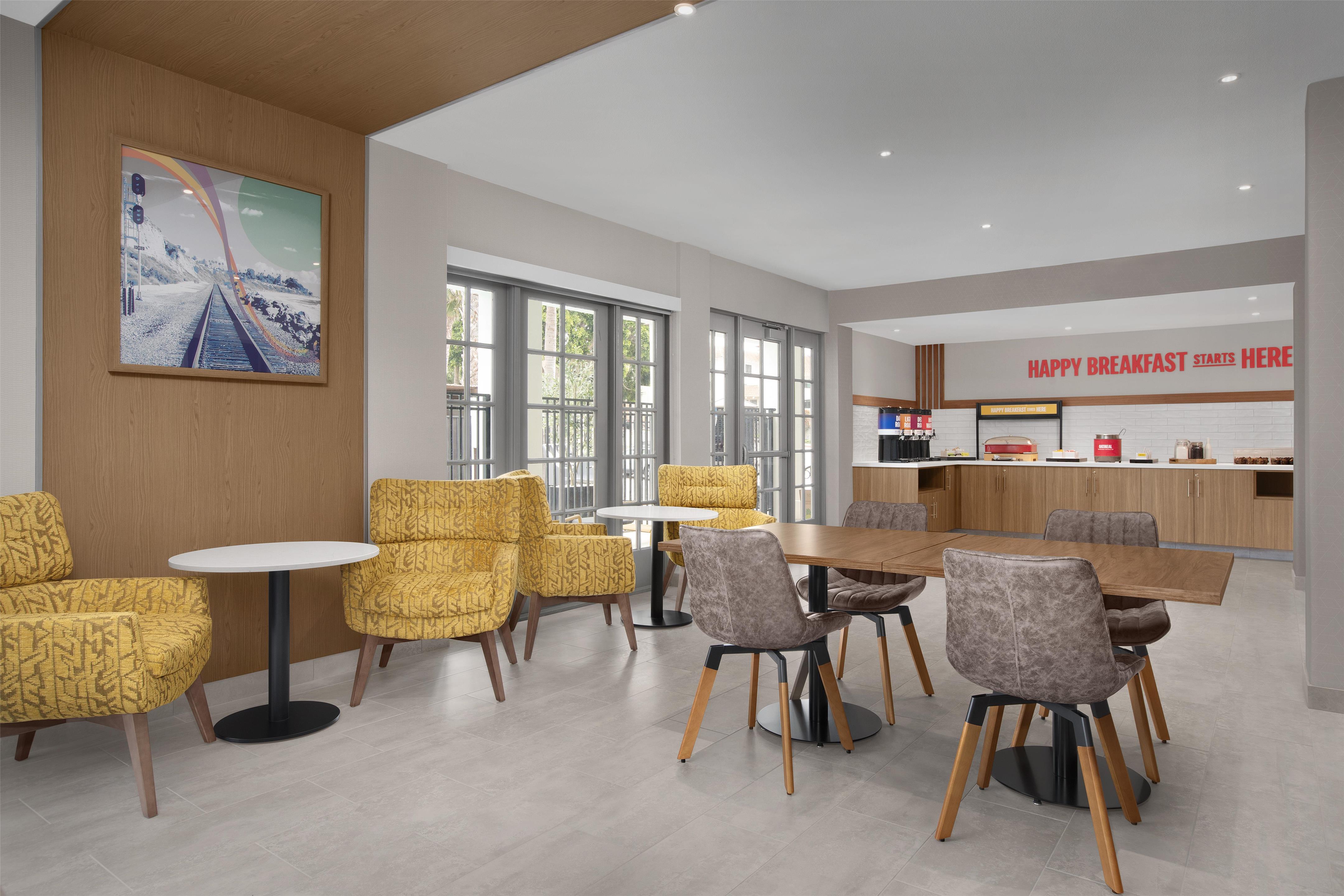 Breakfast Area | Hampton Inn & Suites San Clemente