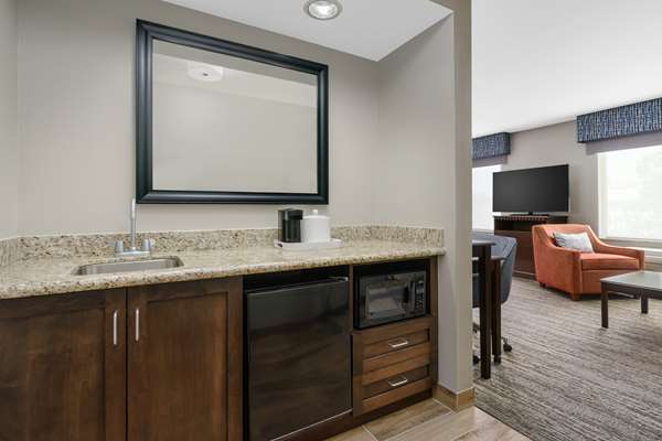  - Hampton Inn & Suites Thousand Oaks - US 101, Exit 46