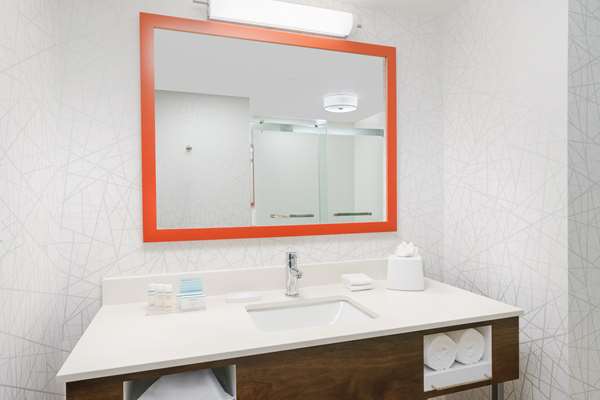  - Hampton Inn & Suites Thousand Oaks - US 101, Exit 46