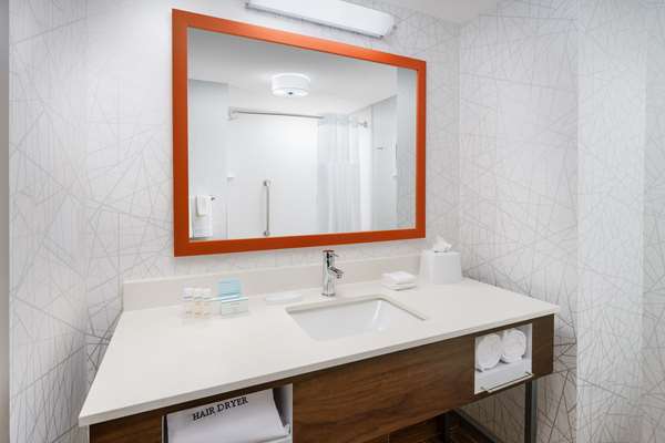  - Hampton Inn & Suites Thousand Oaks - US 101, Exit 46