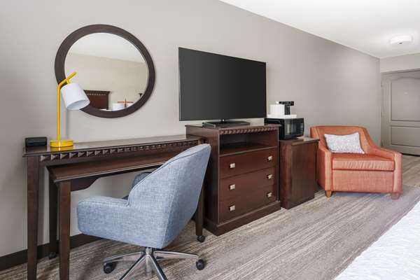  - Hampton Inn & Suites Thousand Oaks - US 101, Exit 46