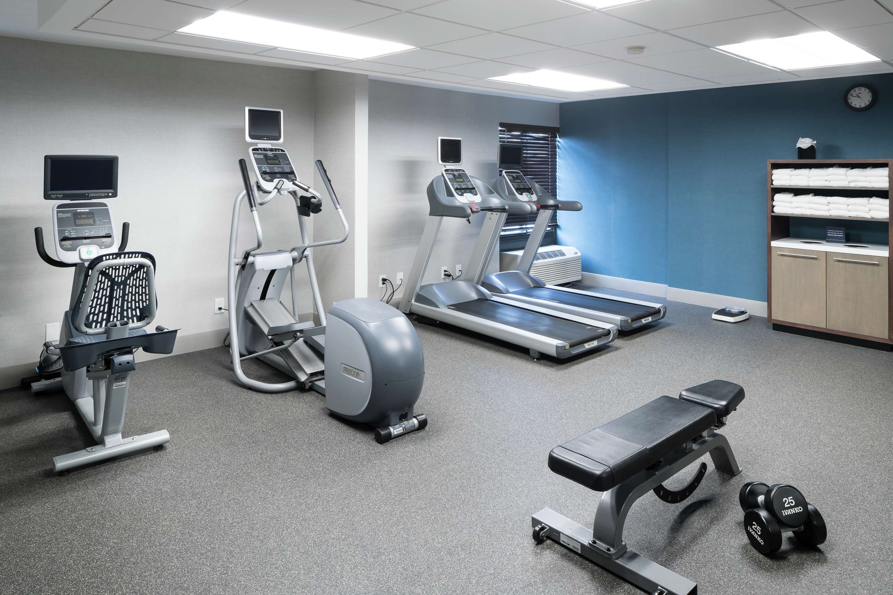 Health club fitness center gym | Hampton Inn Los Angeles/Santa Clarita