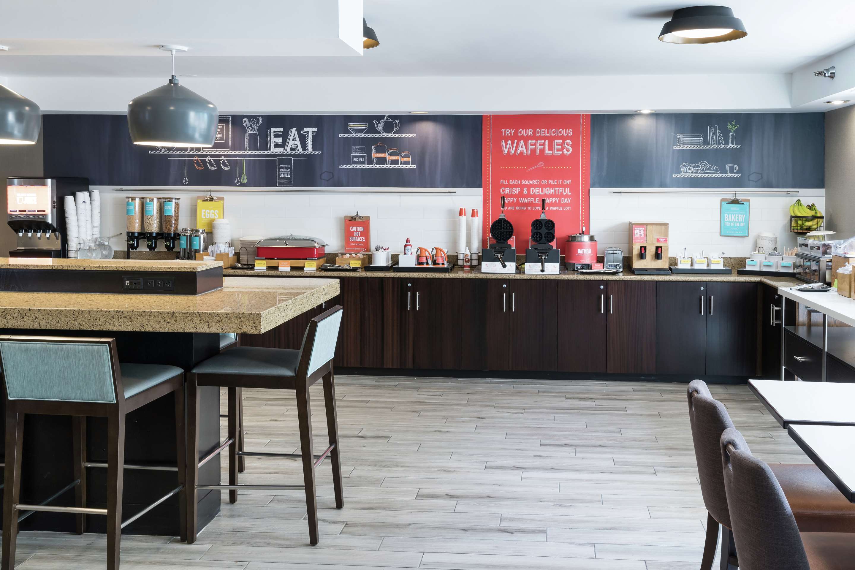 Breakfast Area | Hampton Inn Los Angeles/Santa Clarita