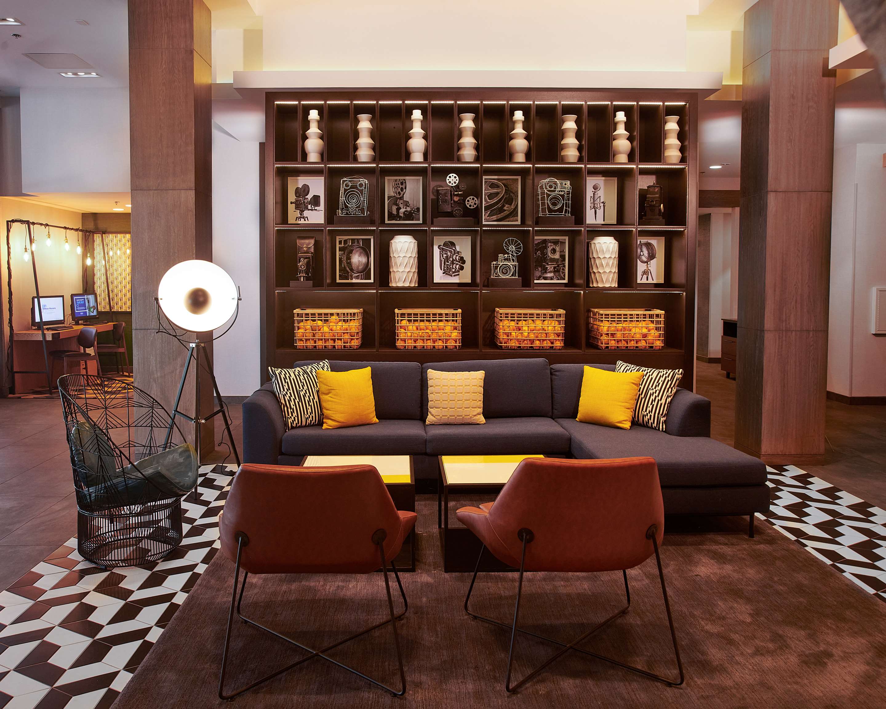 Lobby | Hampton Inn & Suites Los Angeles/Sherman Oaks