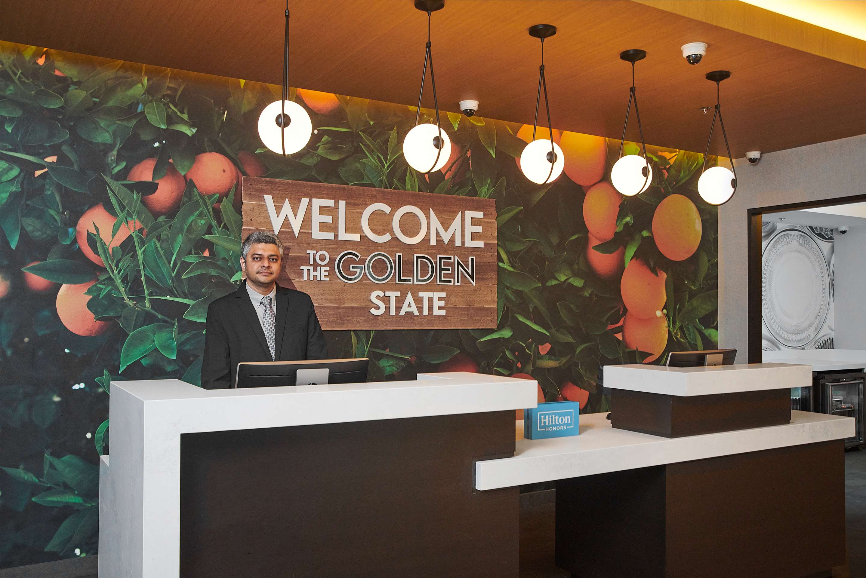 Reception | Hampton Inn & Suites Los Angeles/Sherman Oaks