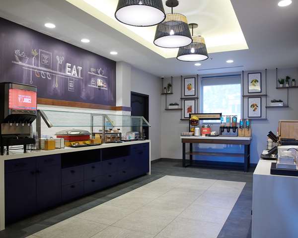 Amenities - Hampton Inn & Suites Sherman Oaks - I-405, Exit 64