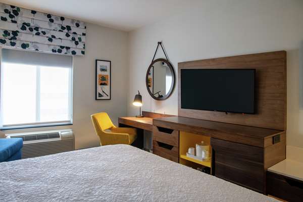  - Hampton Inn & Suites Sherman Oaks - I-405, Exit 64