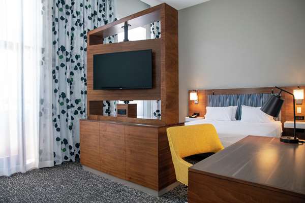  - Hampton Inn & Suites Sherman Oaks - I-405, Exit 64