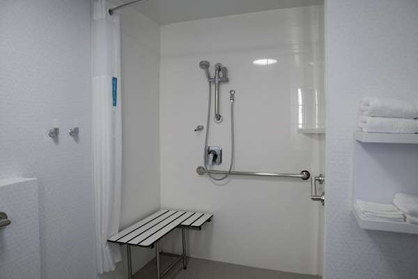  - Hampton Inn & Suites Sherman Oaks - I-405, Exit 64