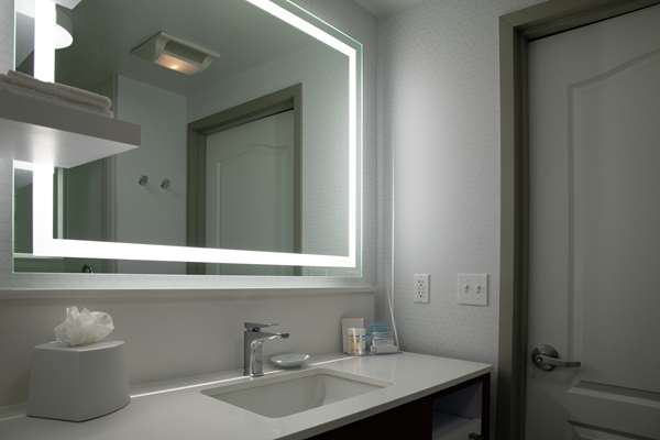  - Hampton Inn & Suites Sherman Oaks - I-405, Exit 64