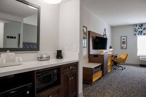  - Hampton Inn & Suites Sherman Oaks - I-405, Exit 64
