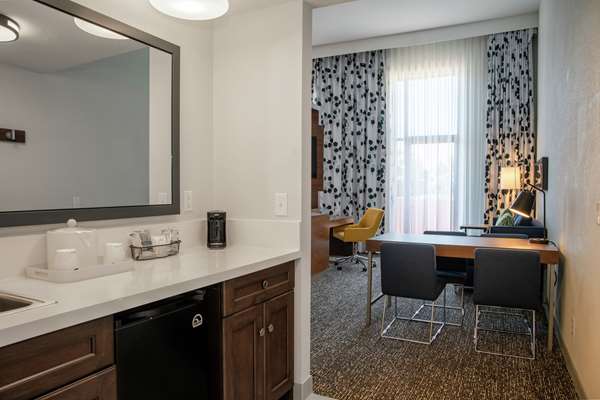  - Hampton Inn & Suites Sherman Oaks - I-405, Exit 64